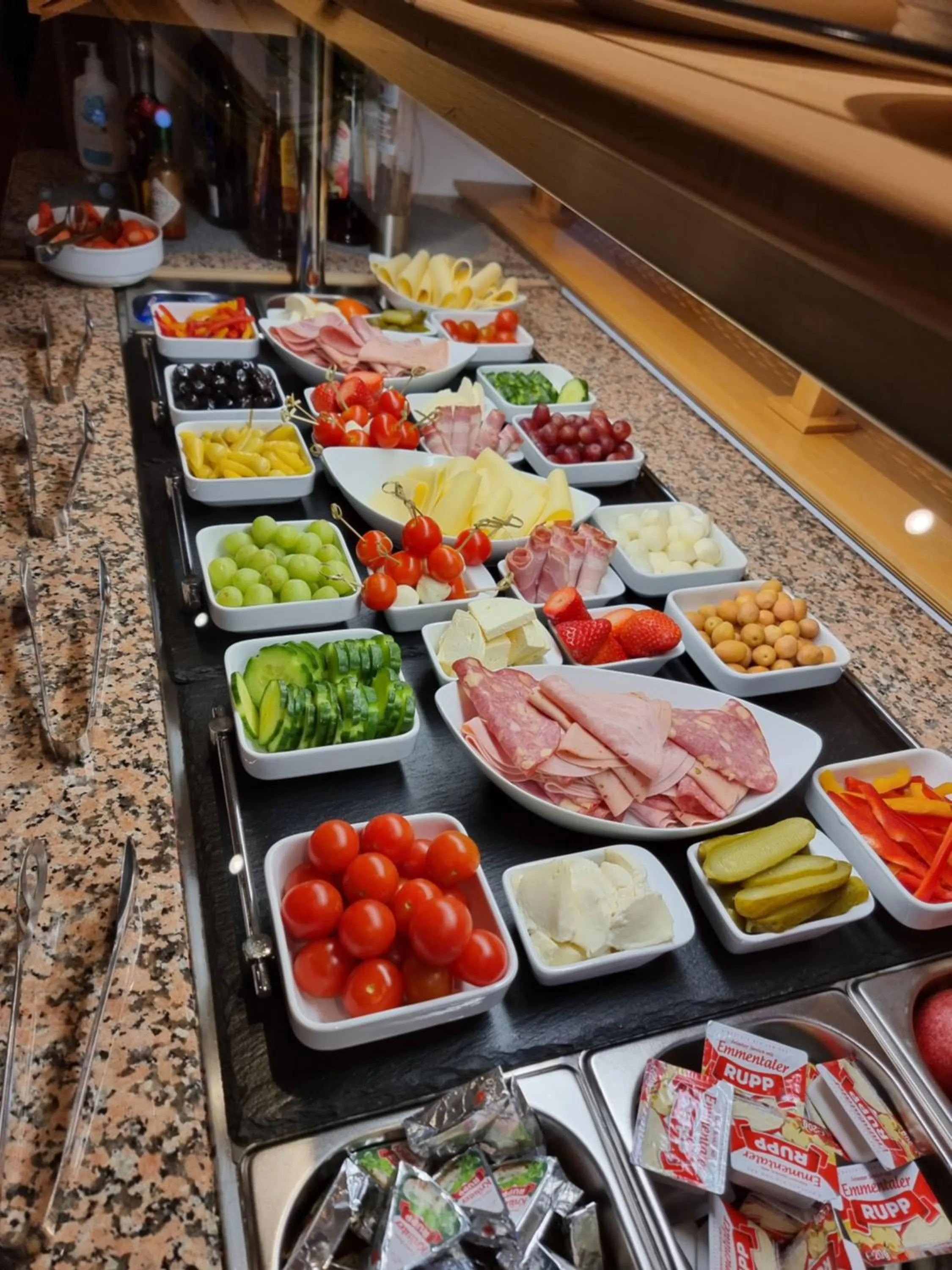 Buffet breakfast in Haiminger Hof