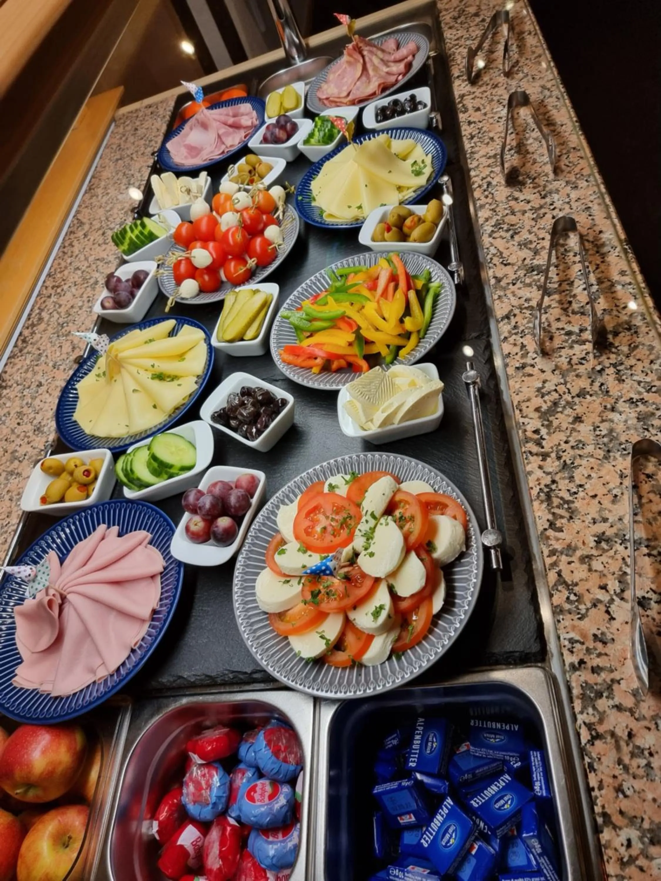 Buffet breakfast in Haiminger Hof