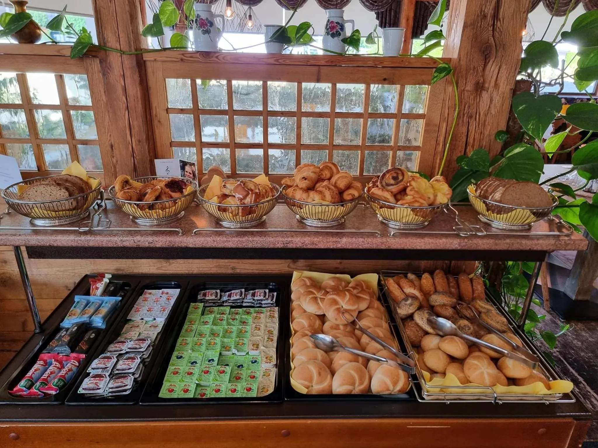 Buffet breakfast in Haiminger Hof