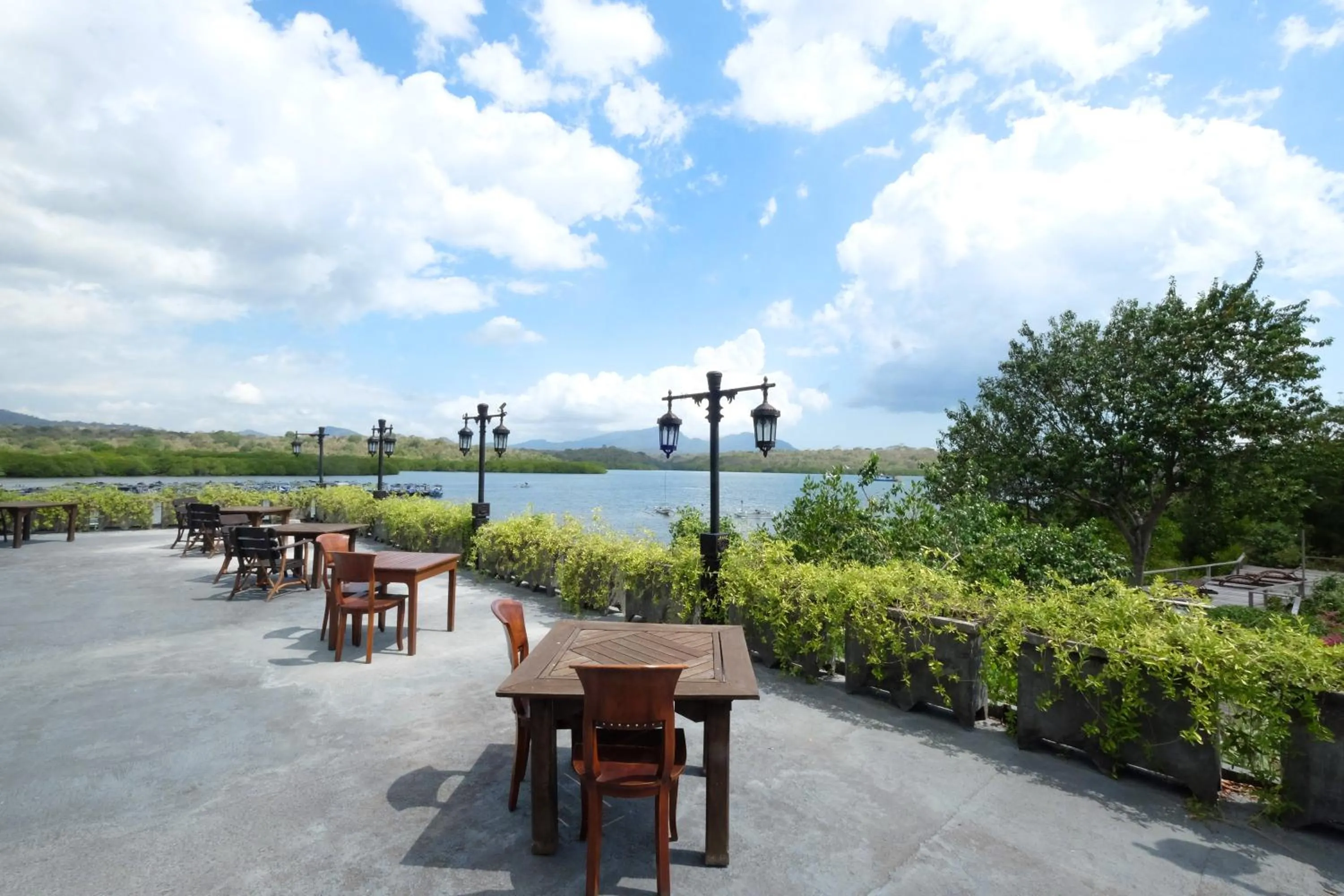 Restaurant/places to eat in Naya Gawana Resort & Spa