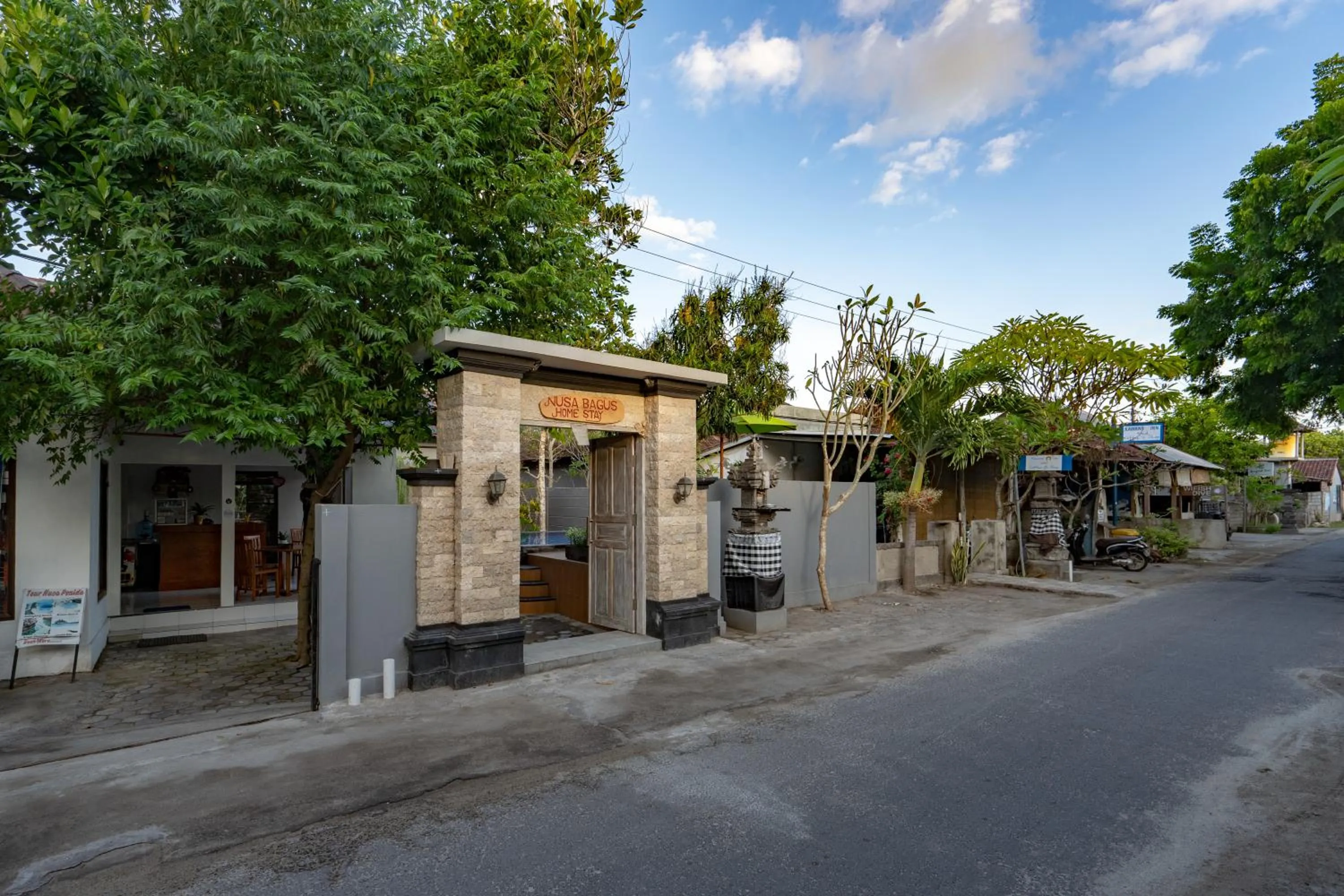 Staff in Nusa Bagus Homestay Lembongan