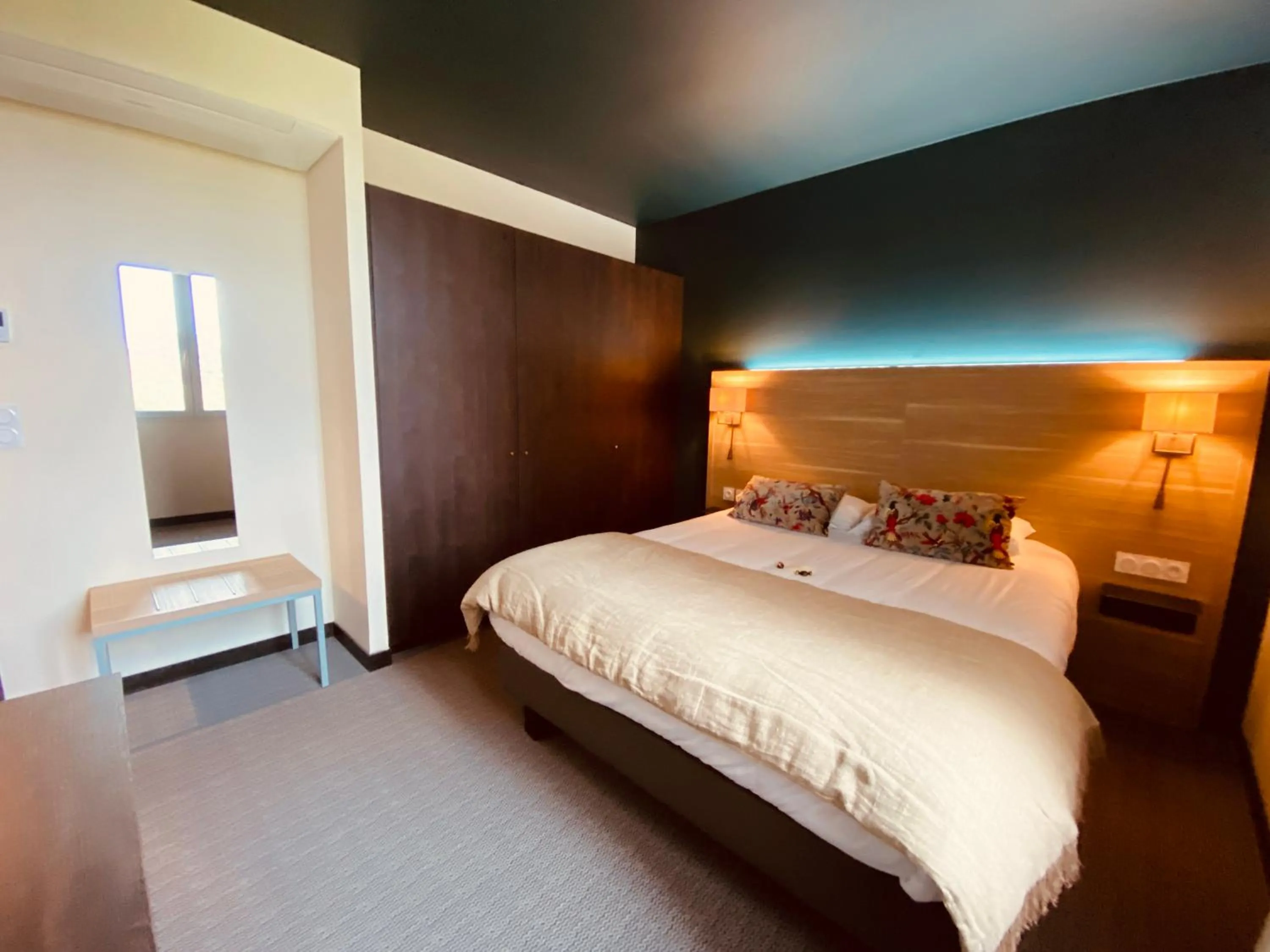 Property building, Bed in Hôtel Restaurant Le Relais des Gourmands