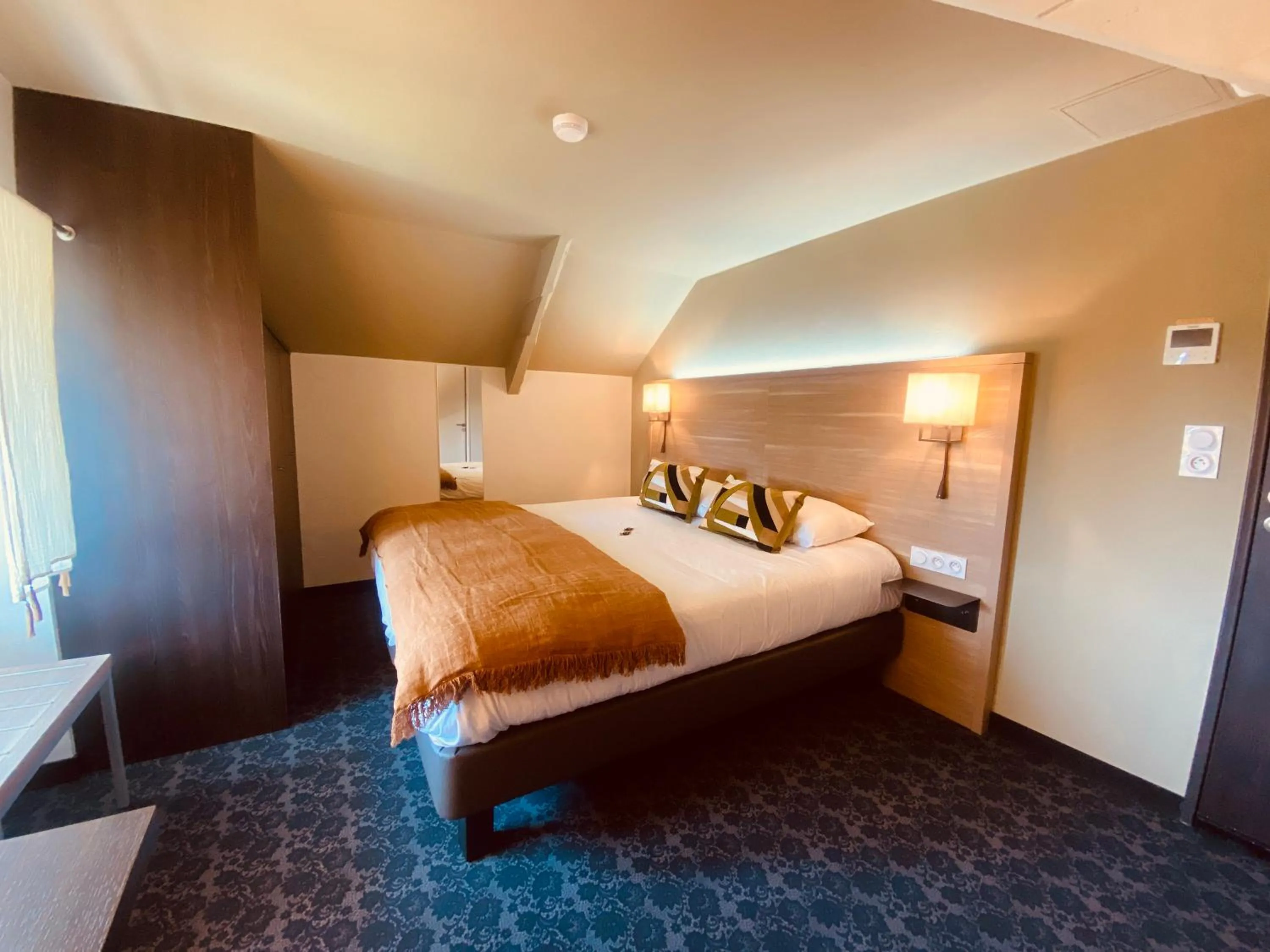 Property building, Bed in Hôtel Restaurant Le Relais des Gourmands