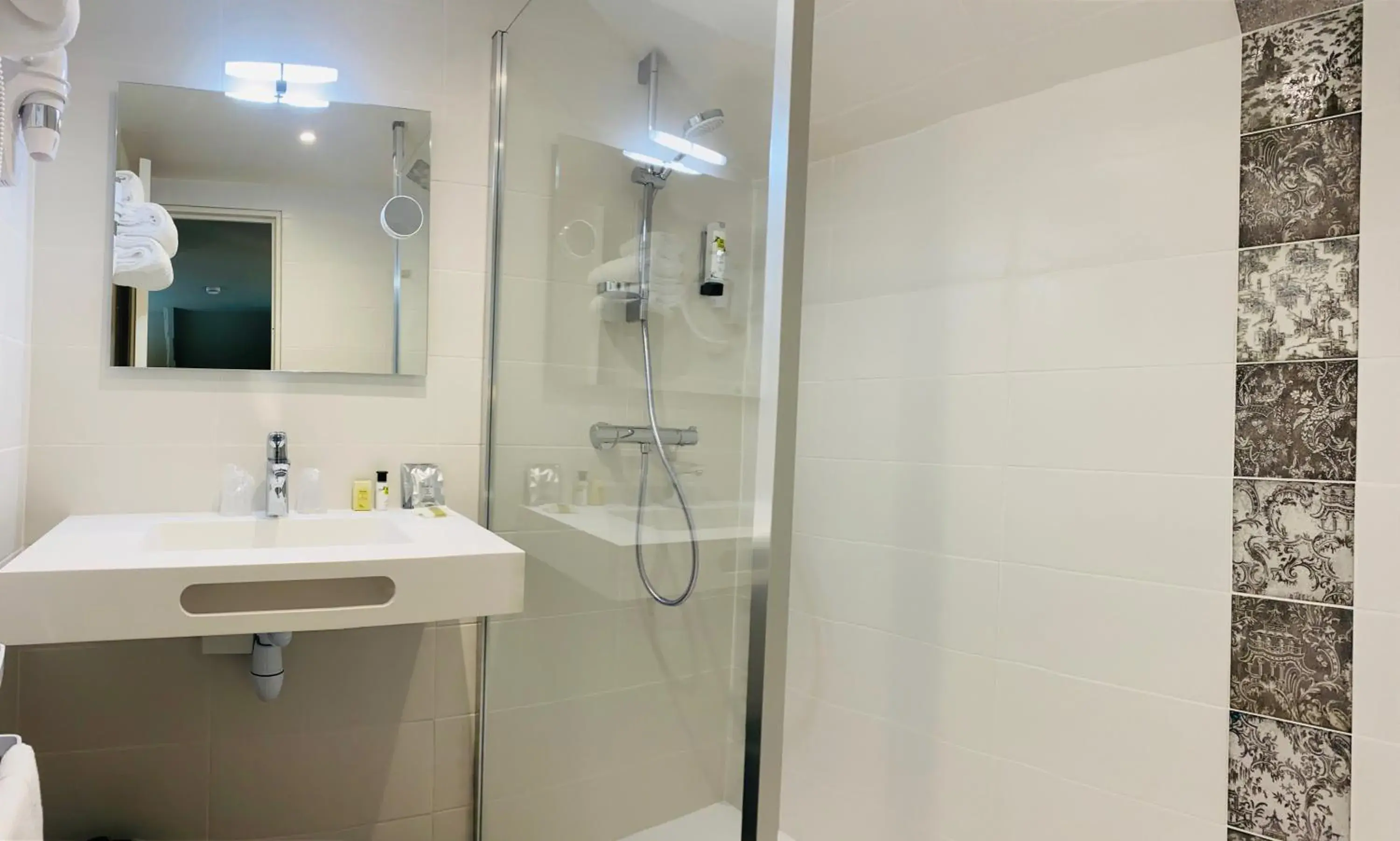 Property building in Hôtel Restaurant Le Relais des Gourmands Property building in Hôtel Restaurant Le Relais des Gourmands