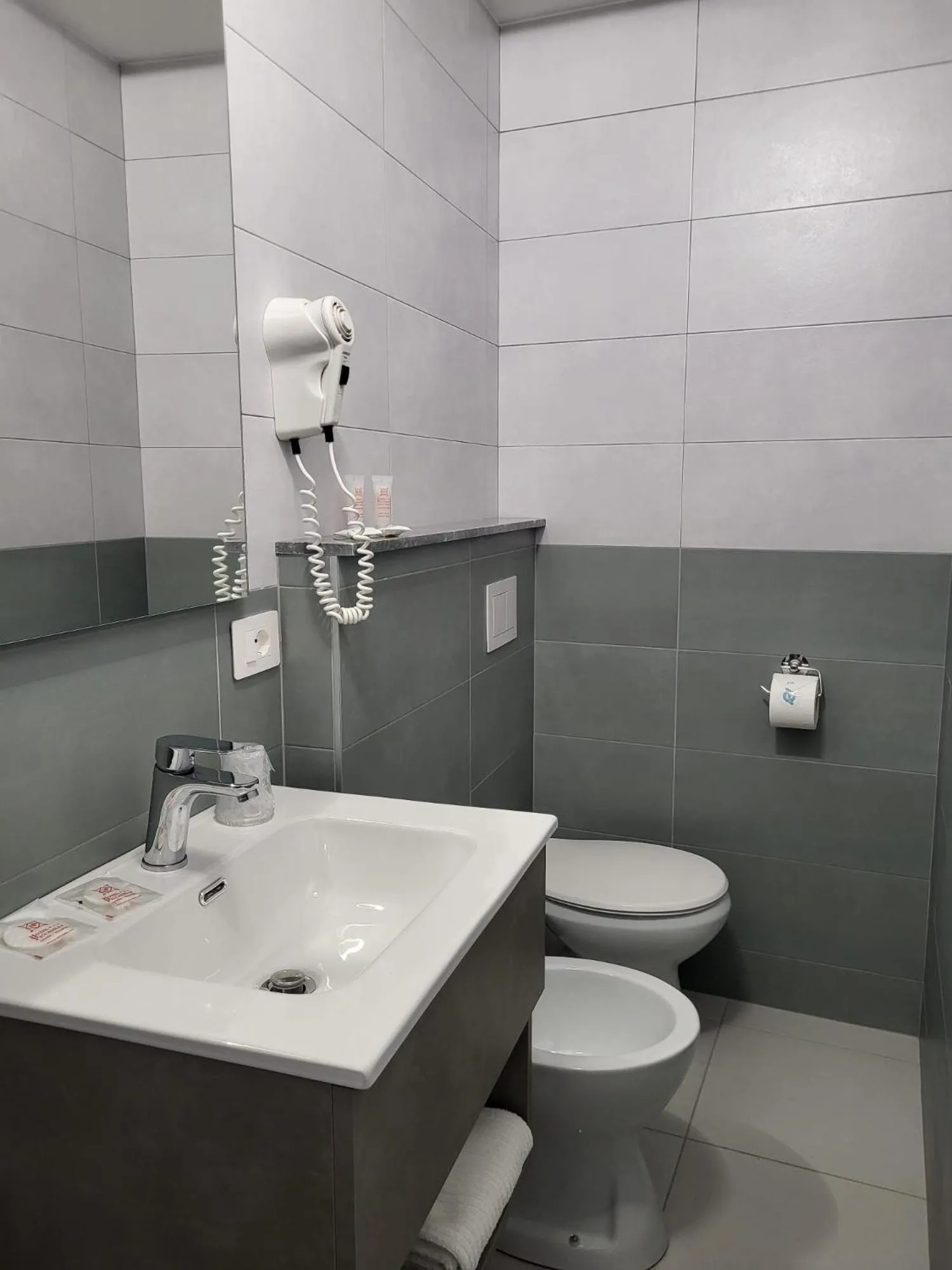 Toilet in Hotel Piccadilly