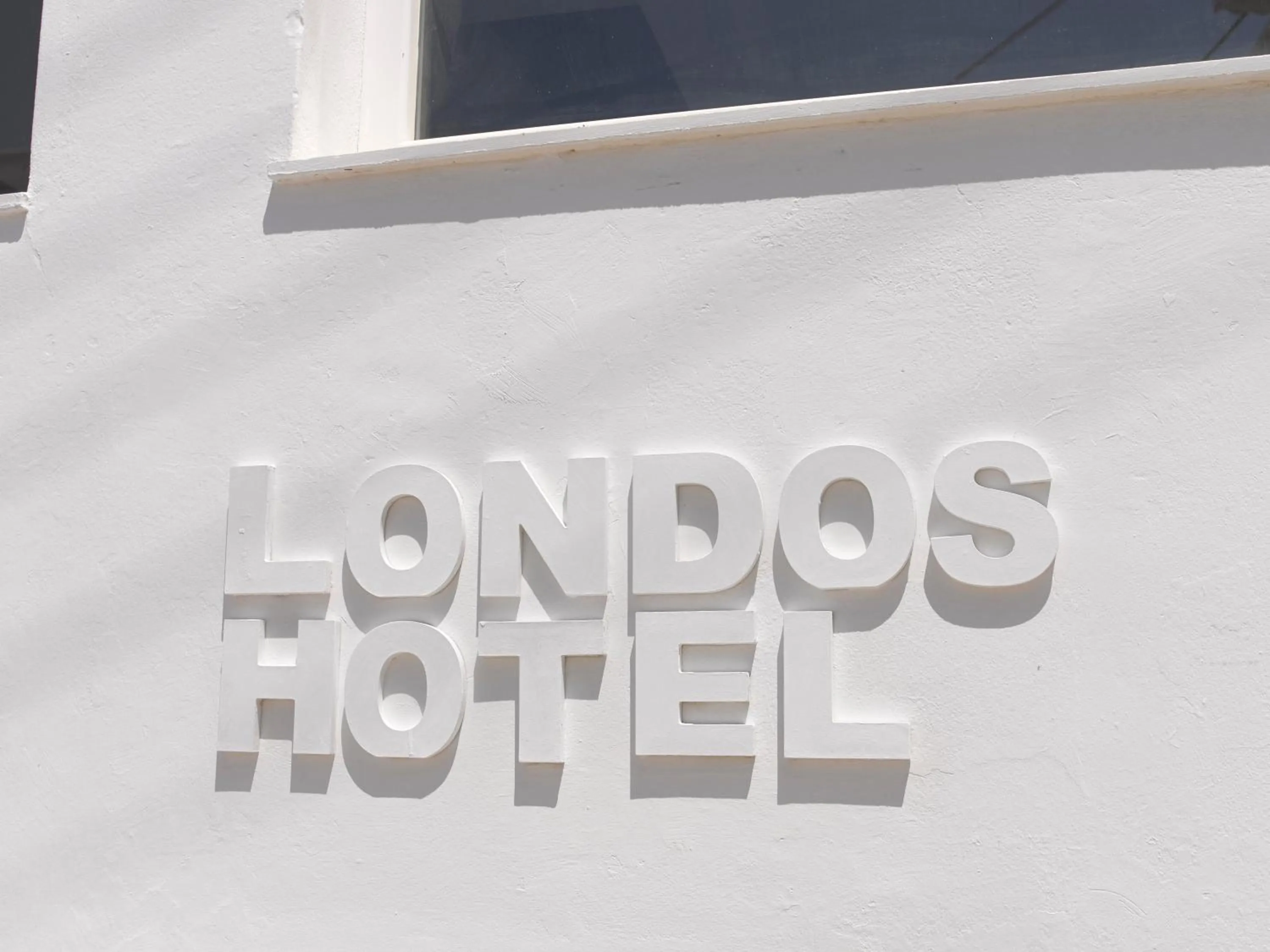 Text overlay in Londos Hotel