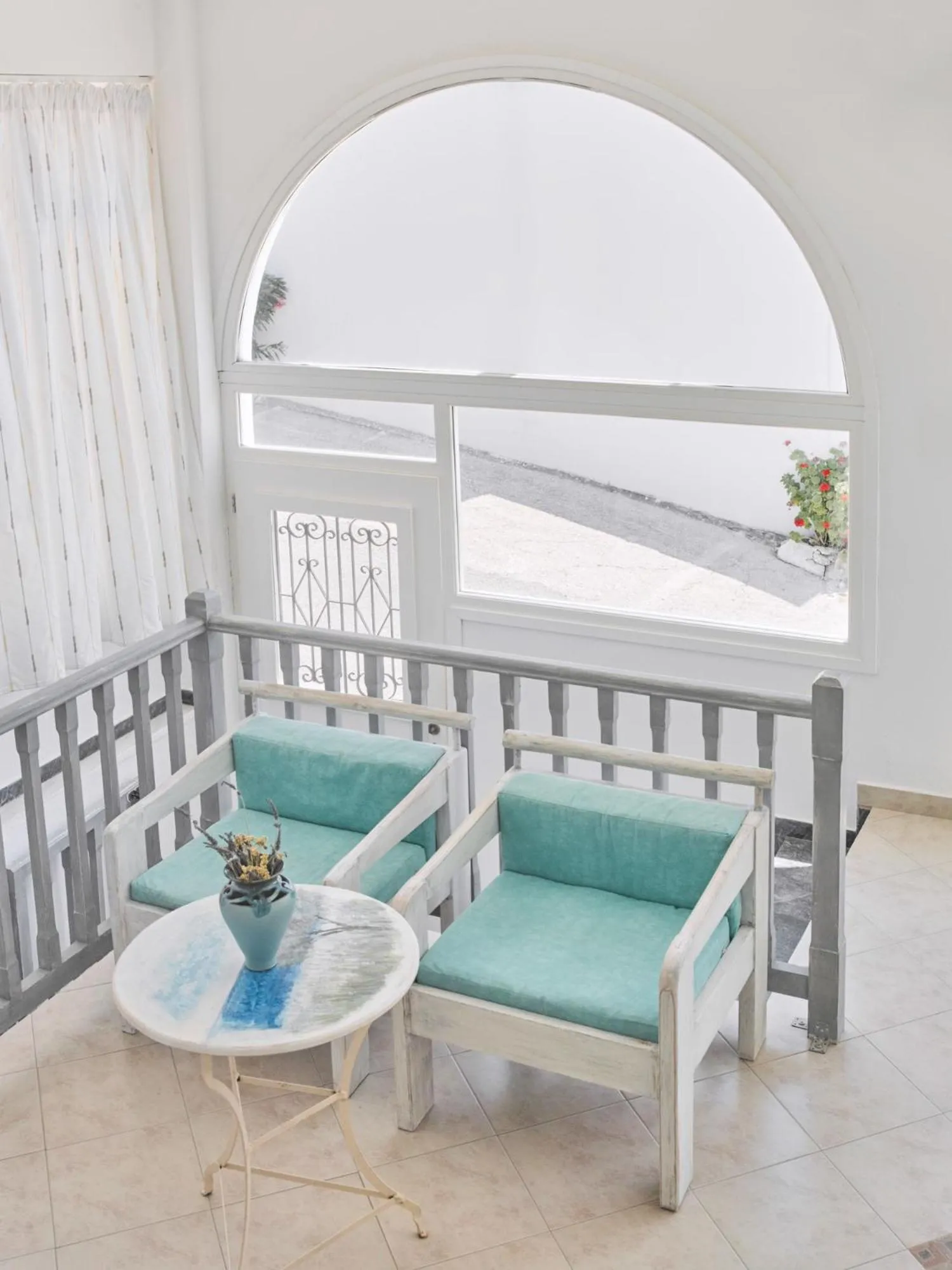 Seating area in Londos Hotel