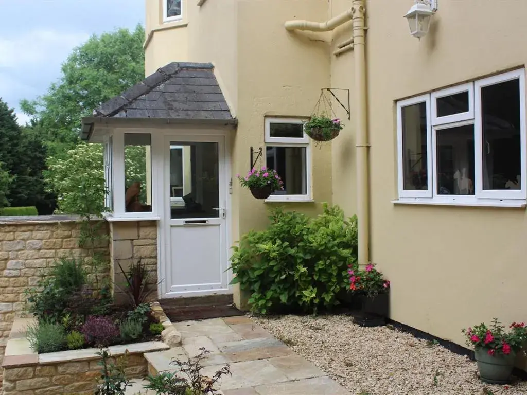 Property building in Sunny Nest Property building in Sunny Nest