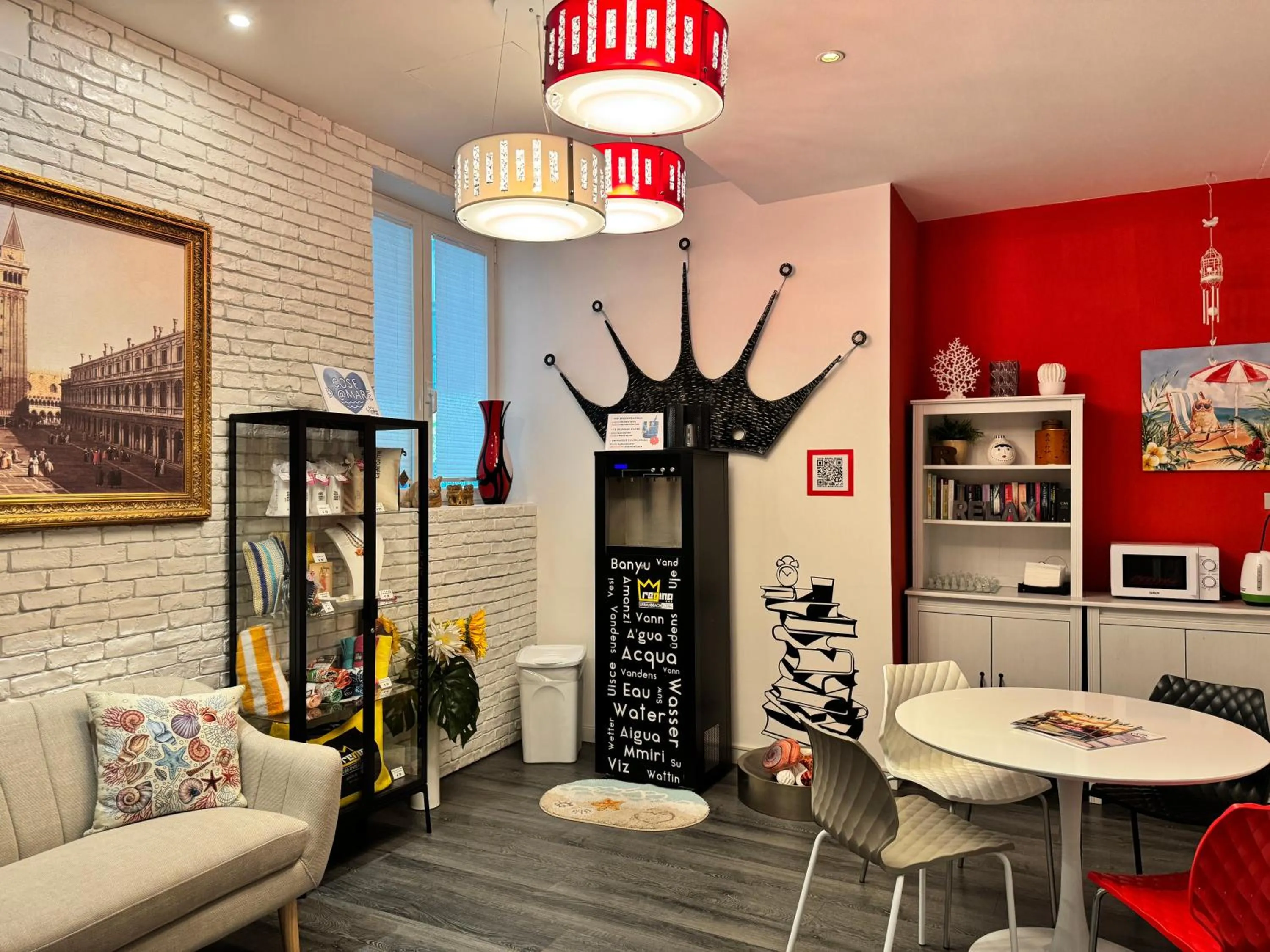 Communal lounge/ TV room in Regina Urban Beach Hotel