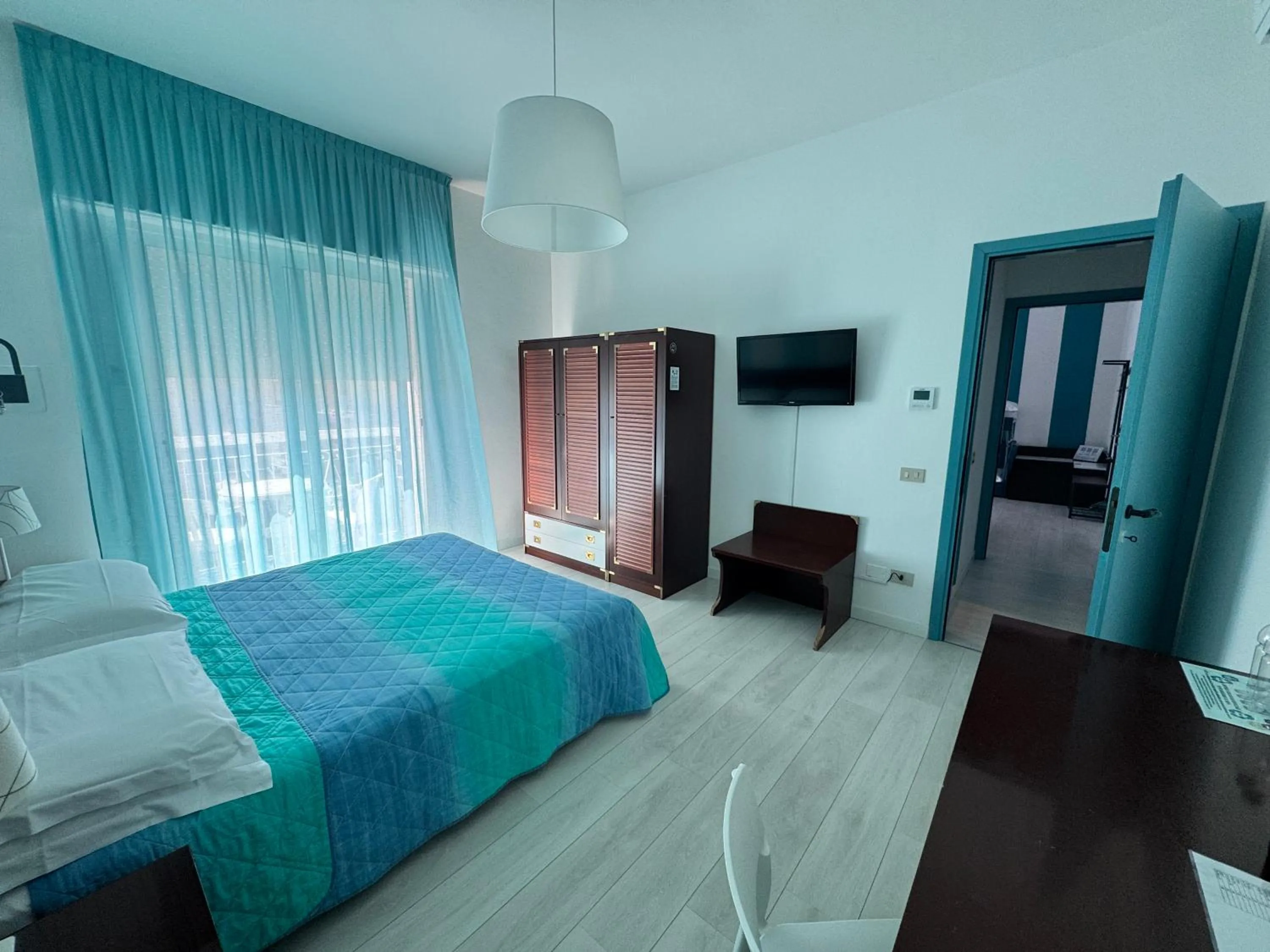 Bedroom, Bed in Regina Urban Beach Hotel