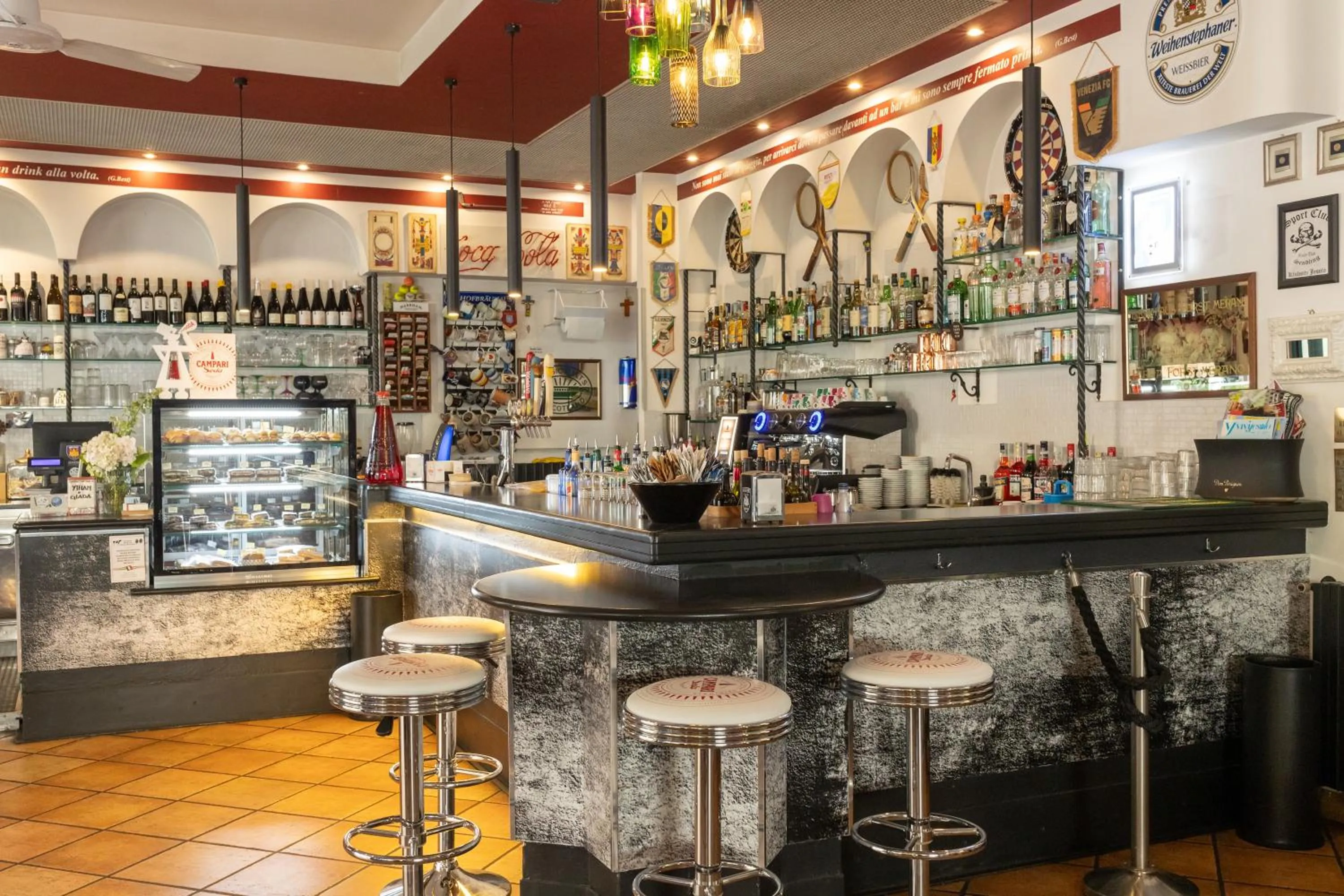 Restaurant/places to eat in Regina Urban Beach Hotel