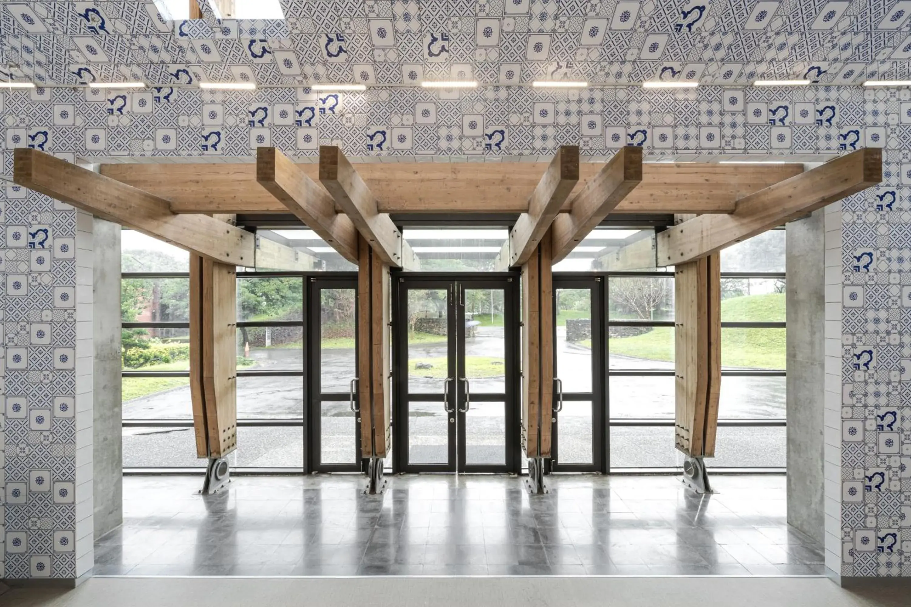 Facade/entrance in The Moment Hotel Yilan by Lakeshore Facade/entrance in The Moment Hotel Yilan by Lakeshore