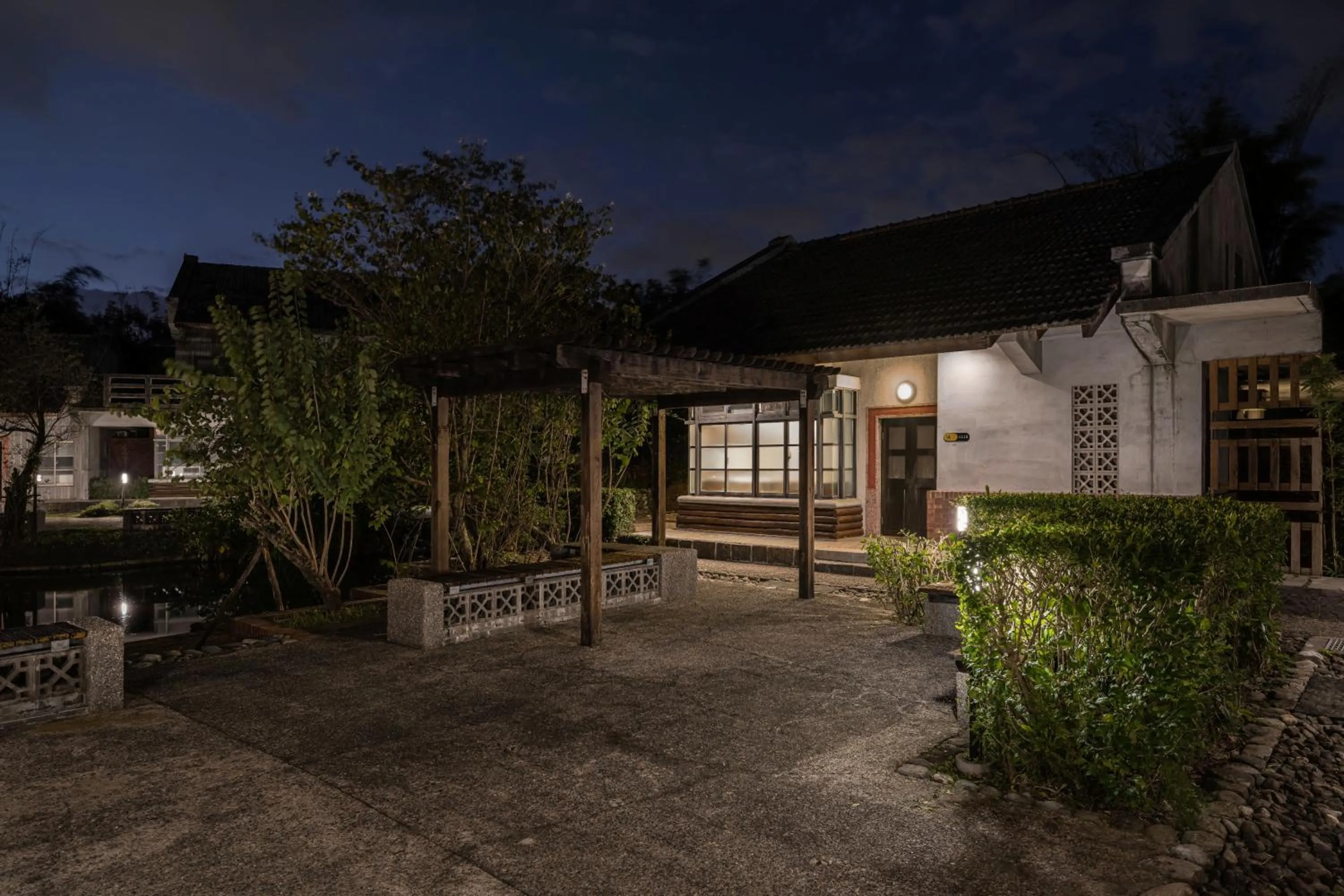 Night in The Moment Hotel Yilan by Lakeshore