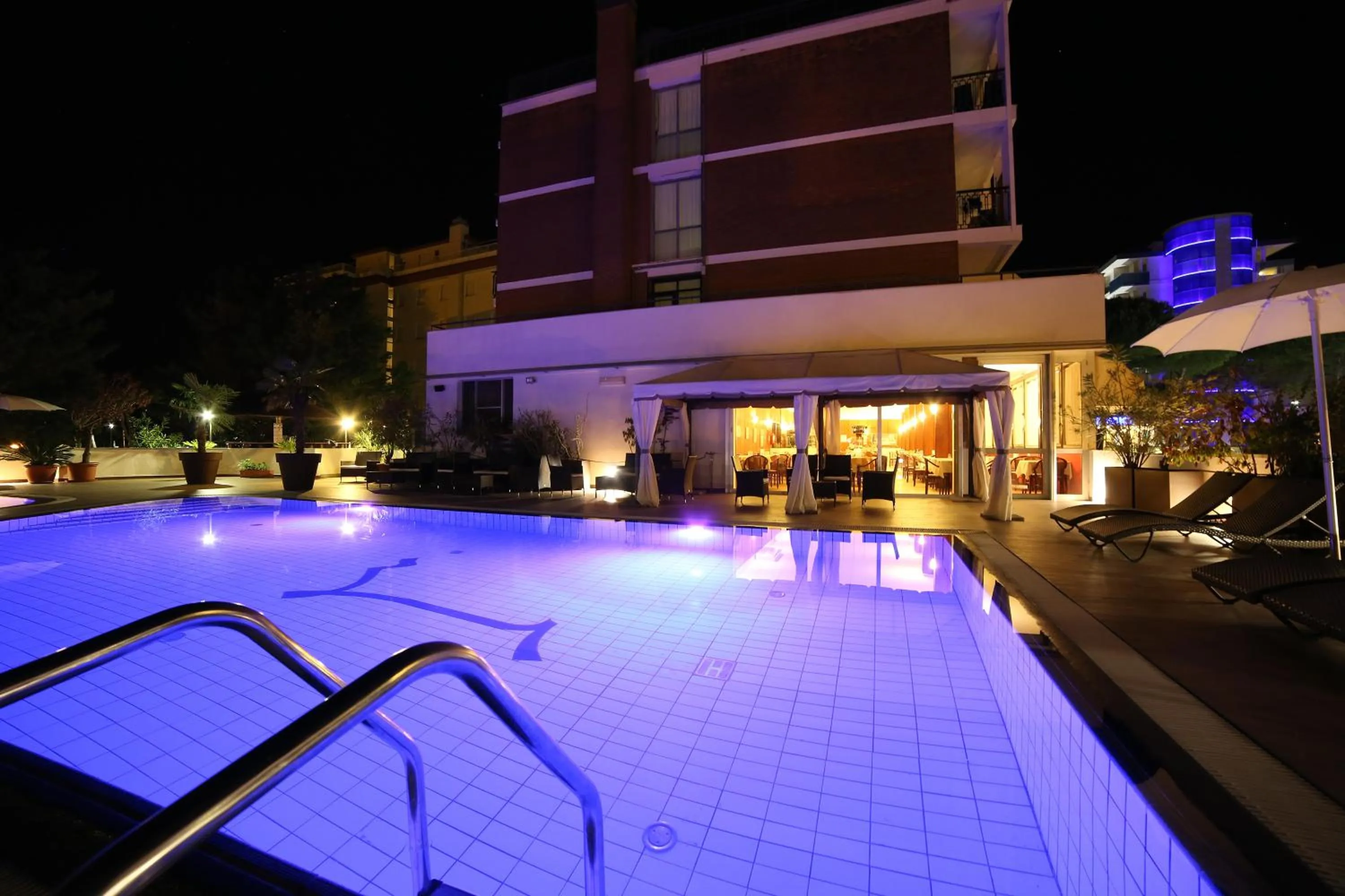 Swimming pool in Hotel Leonardo Da Vinci Wellness SPA