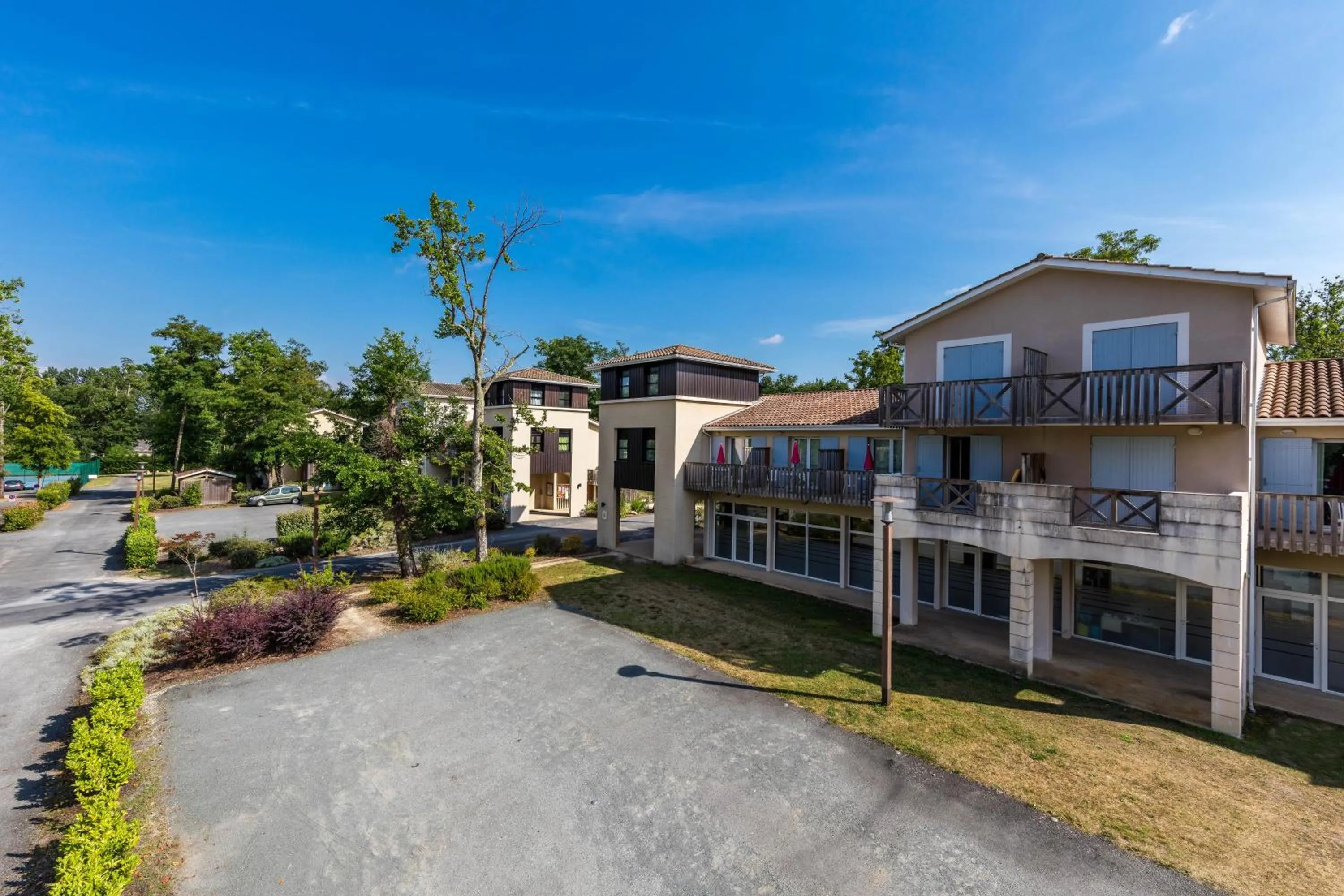 Facade/entrance in Vacancéole - Le Domaine du Golf d'Albret
