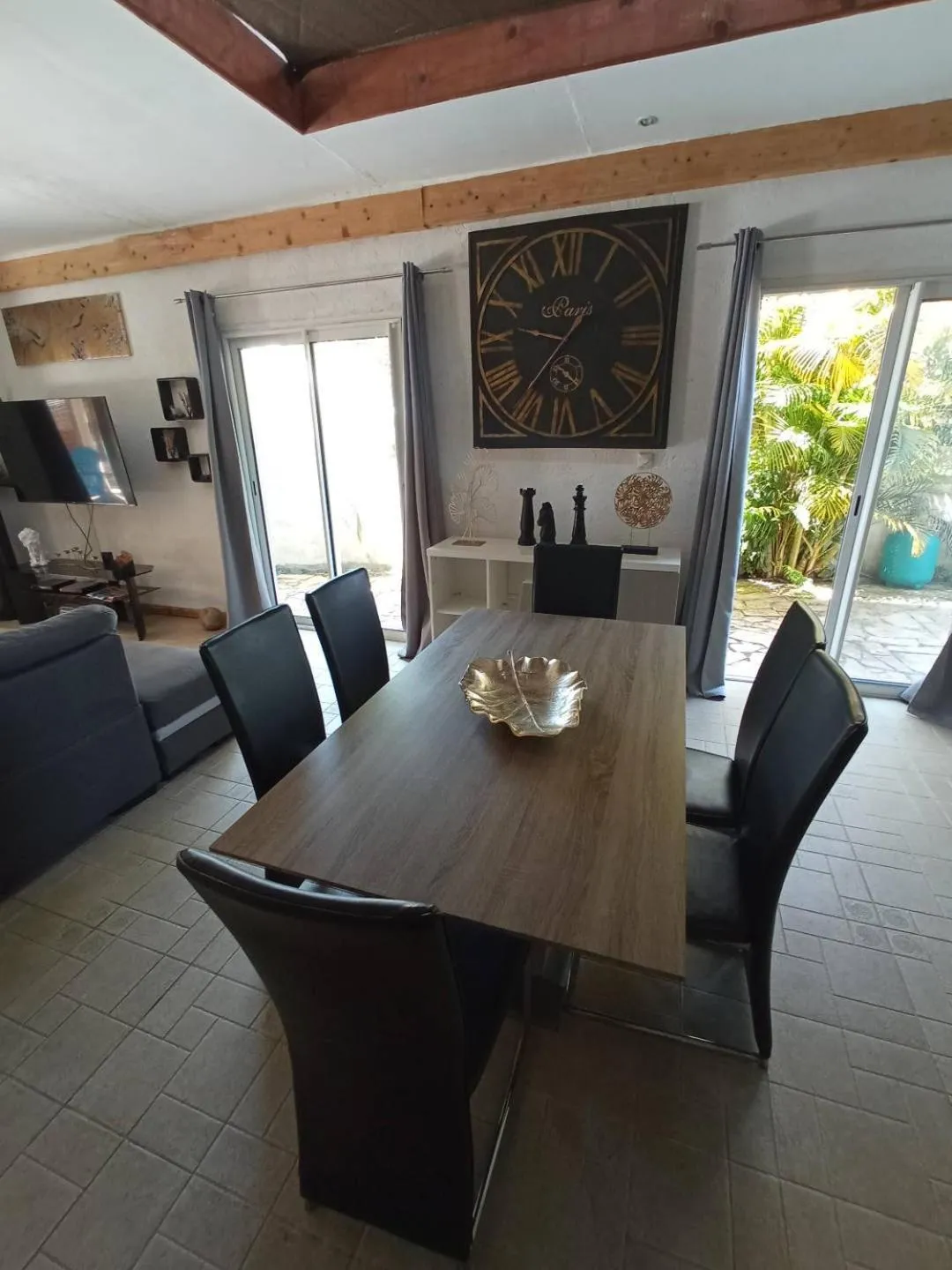 Dining Area in La Villa du Bassin