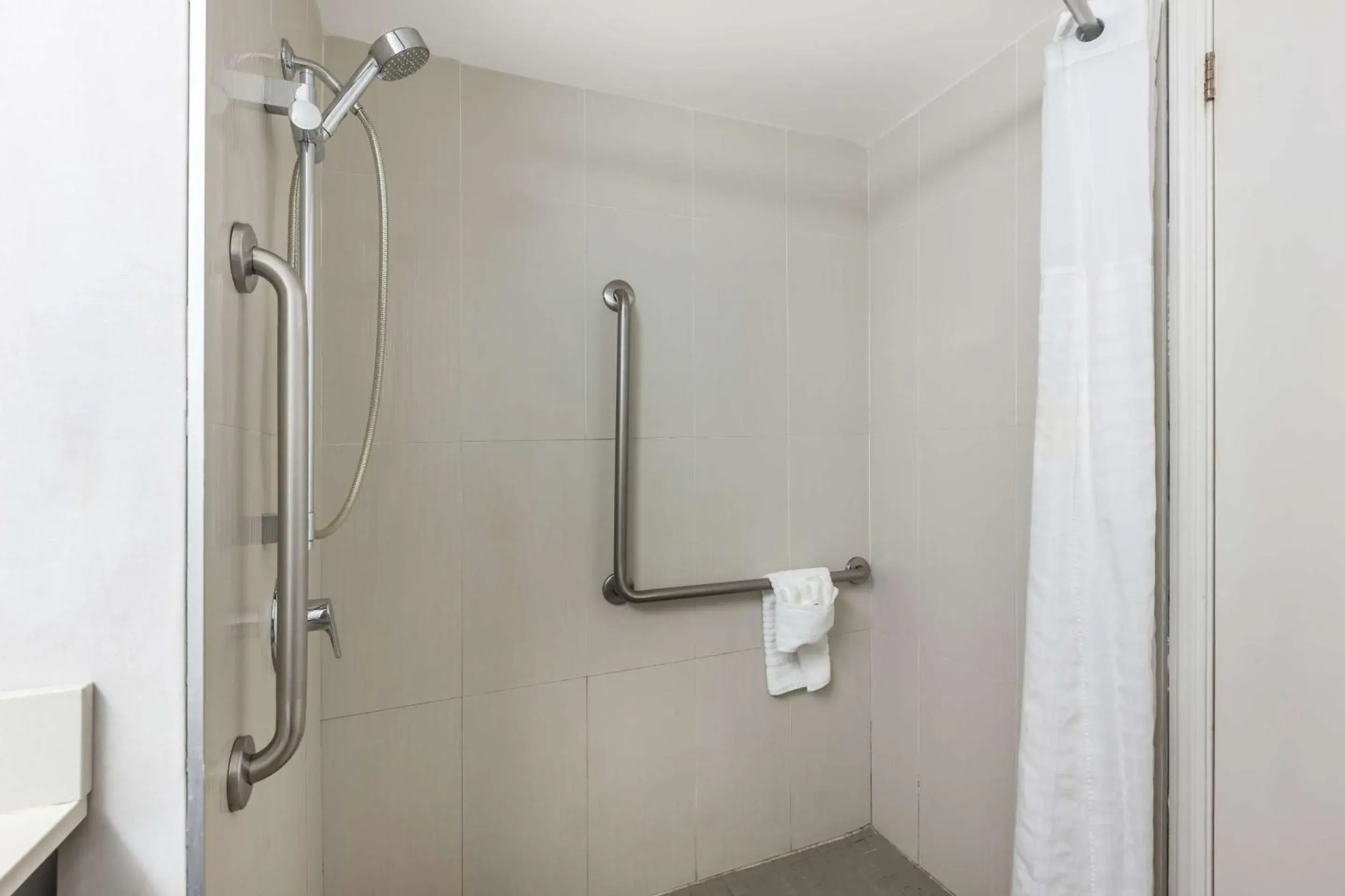 Bedroom in Comfort Inn Bedroom in Comfort Inn