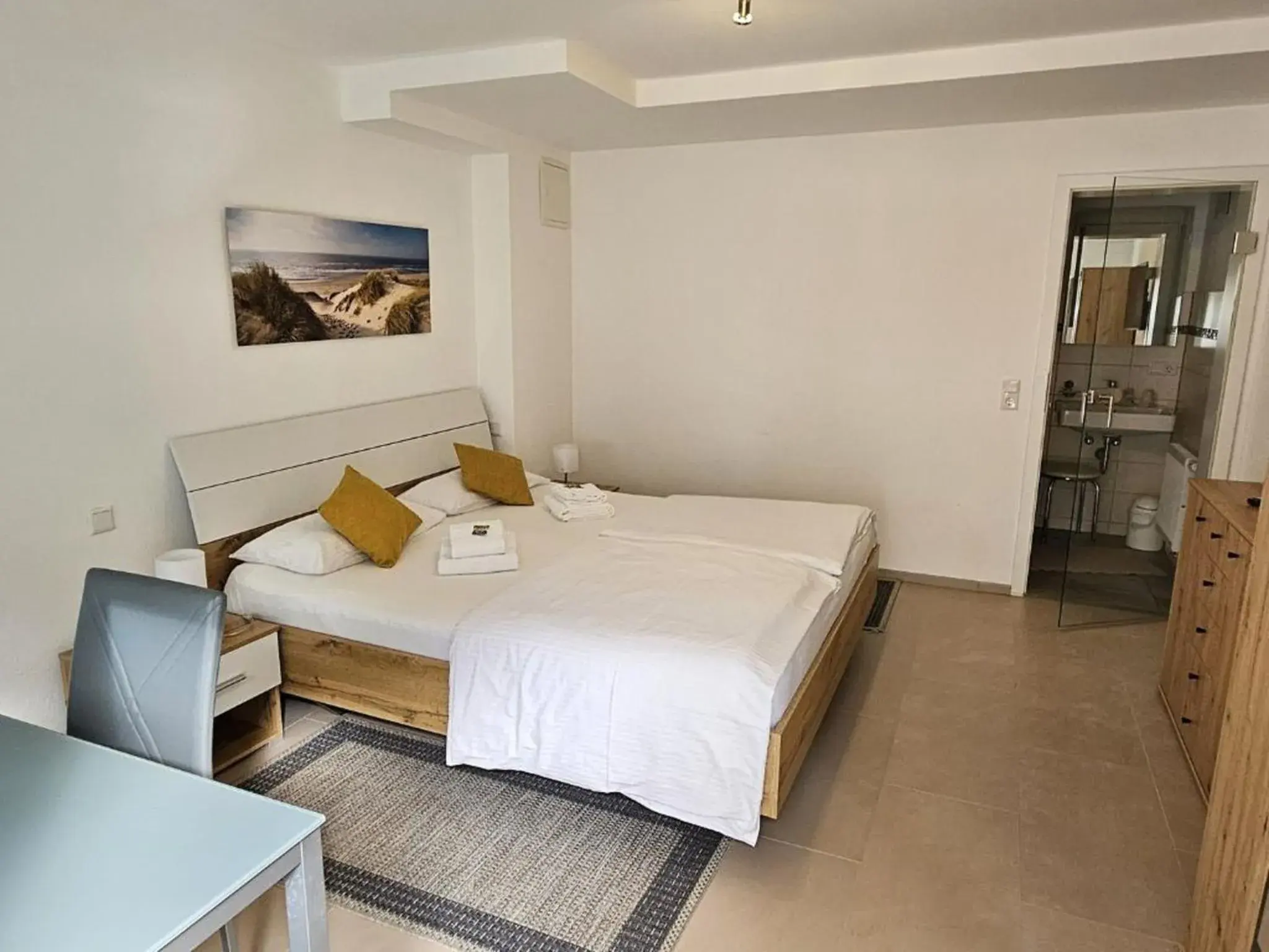 Double Room in Hotel Hirsch Günzburg Double Room in Hotel Hirsch Günzburg