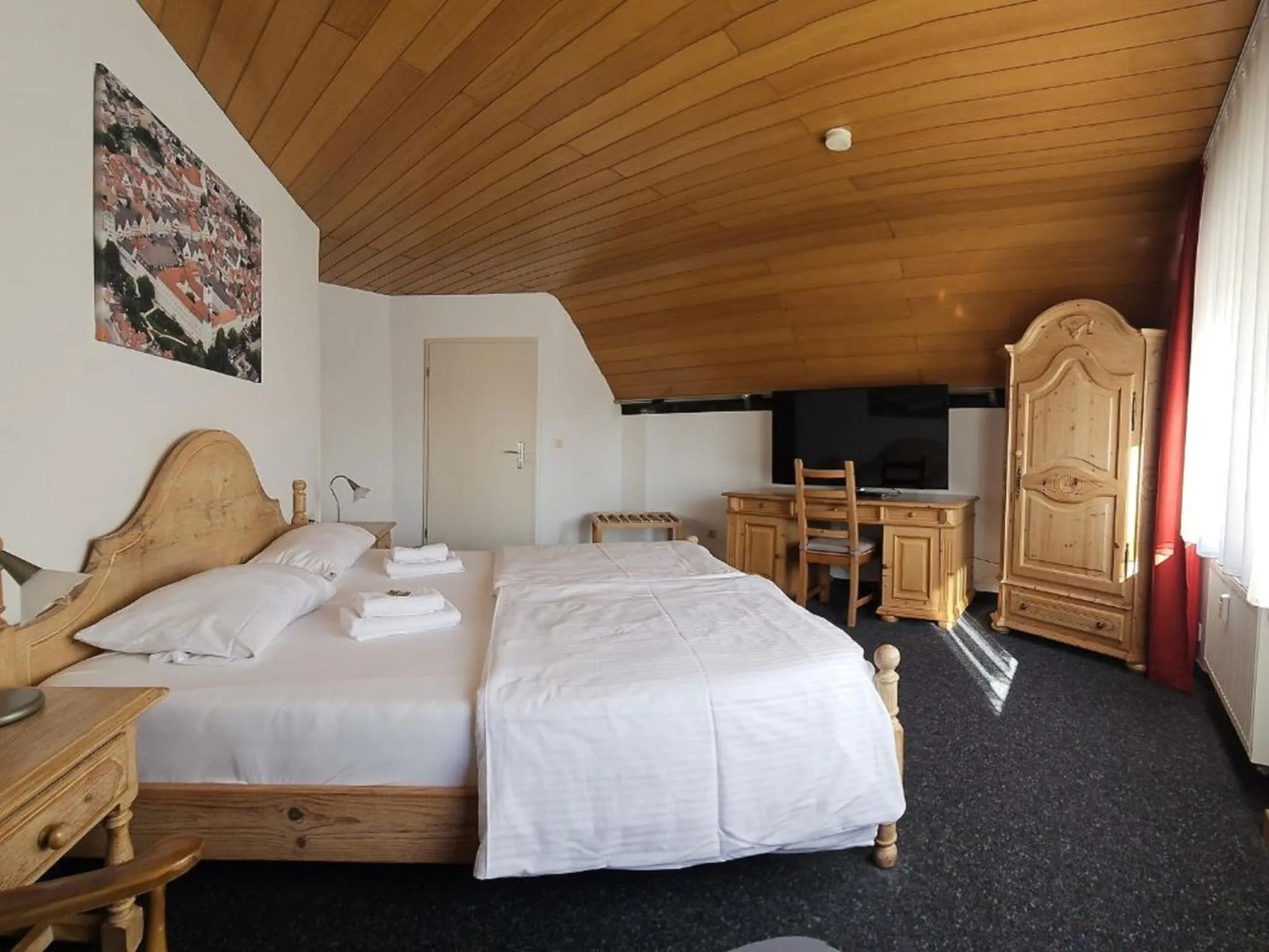 Bed in Hotel Hirsch Günzburg