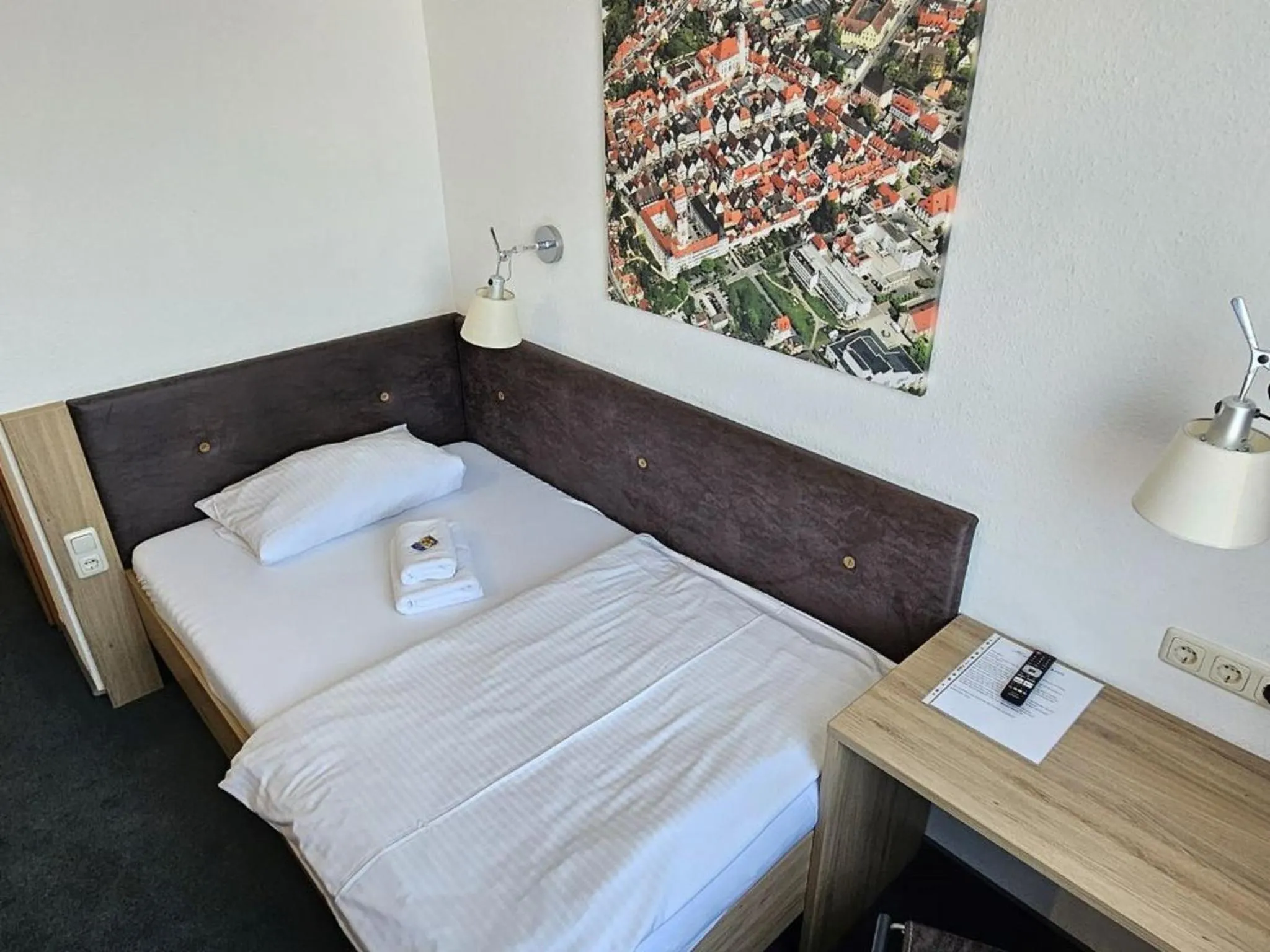 Bed in Hotel Hirsch Günzburg