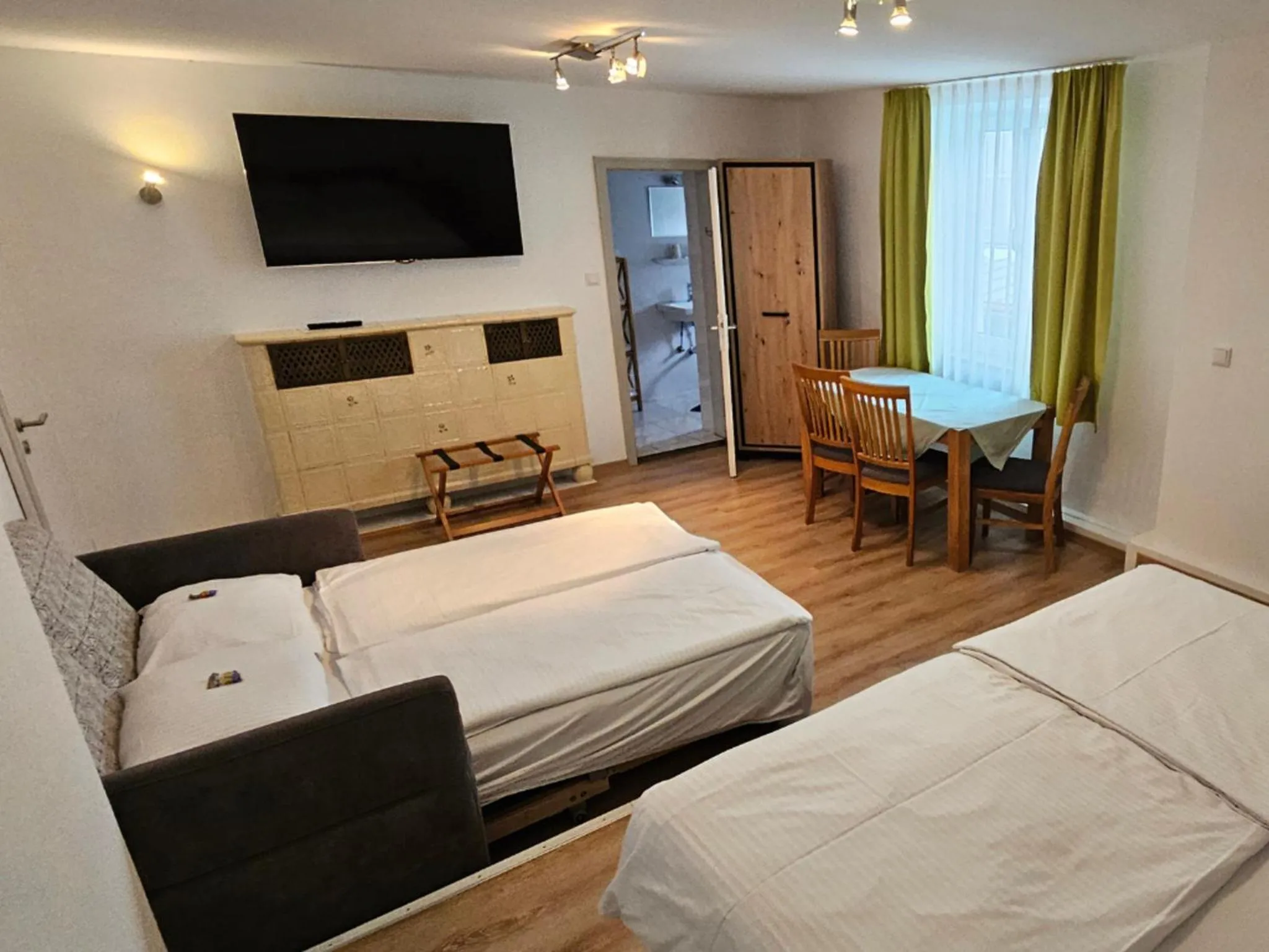 Bed in Hotel Hirsch Günzburg