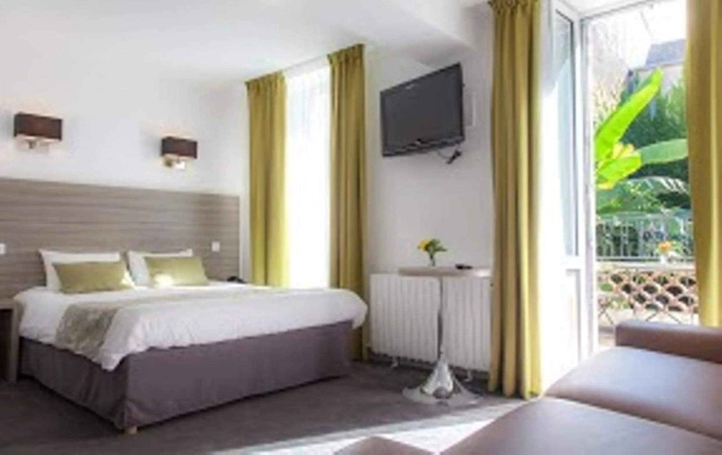 Photo of the whole room, Bed in Hôtel Atlantic