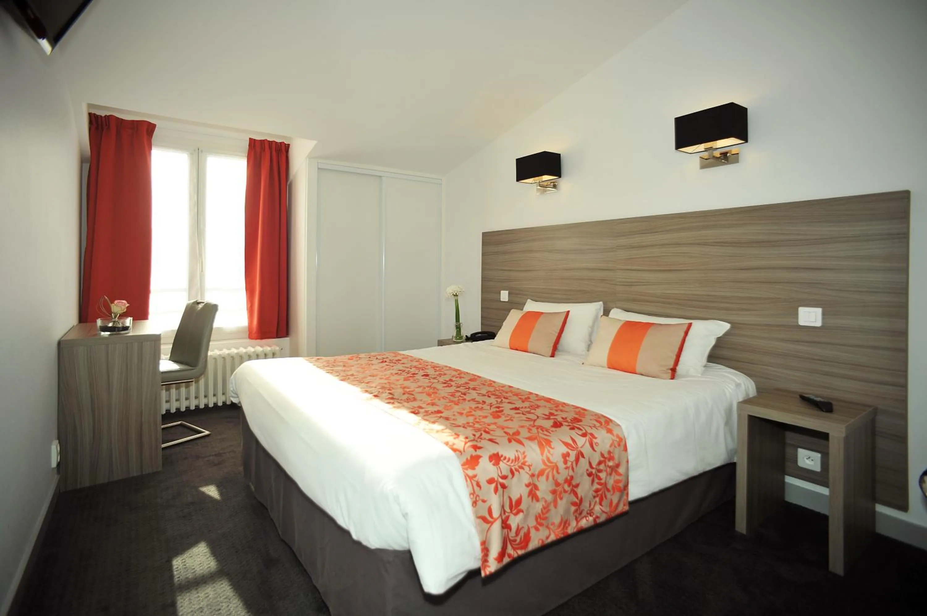 Photo of the whole room, Bed in Hôtel Atlantic