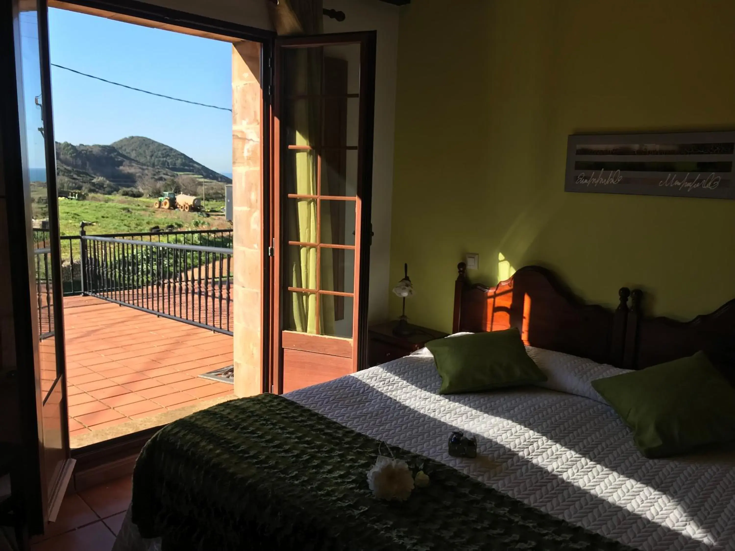 Deluxe Double Room with Balcony and Sea View in Posada Mediavia Deluxe Double Room with Balcony and Sea View in Posada Mediavia