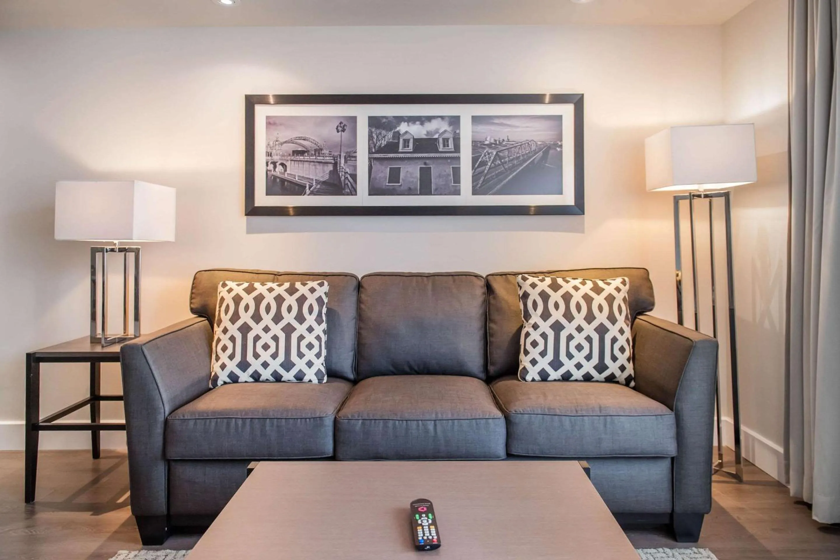 Bedroom in Les Suites Victoria, an Ascend Collection Hotel