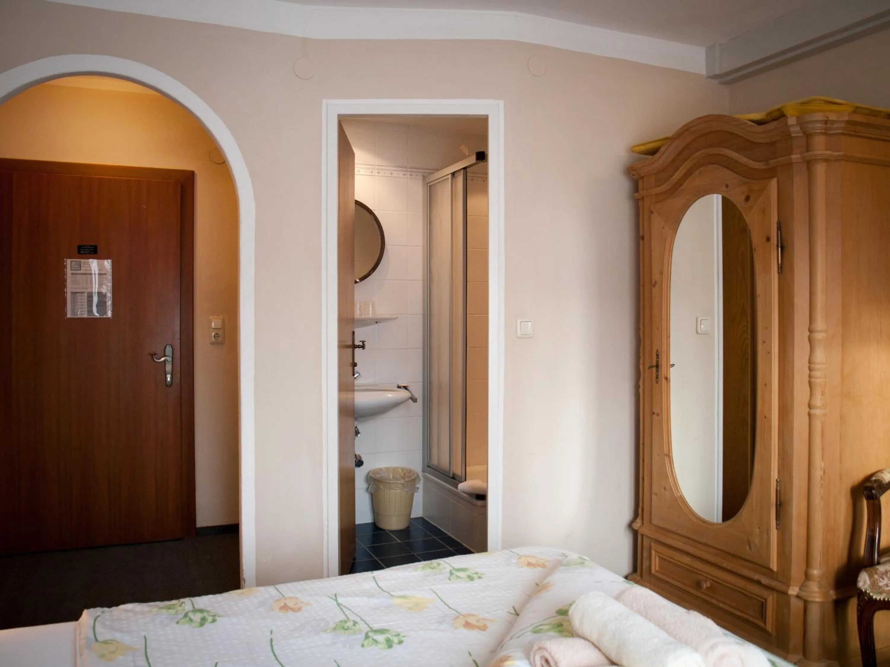 Bed in Pension Handle