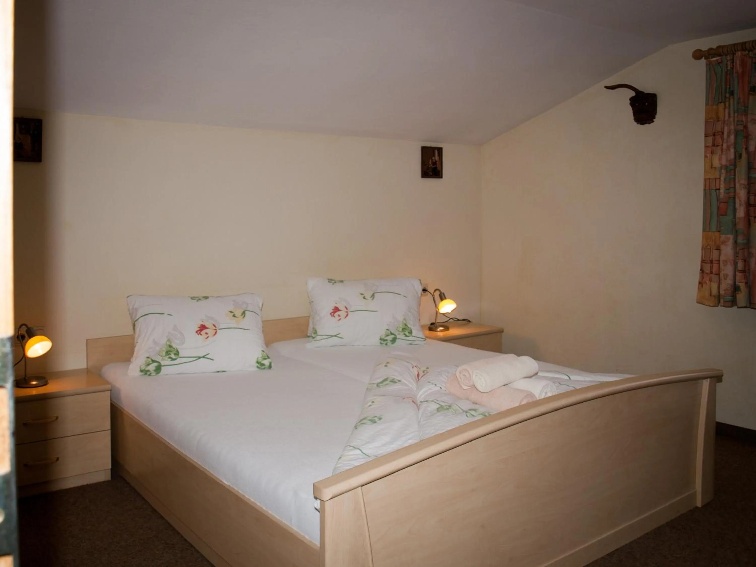 Bed in Pension Handle