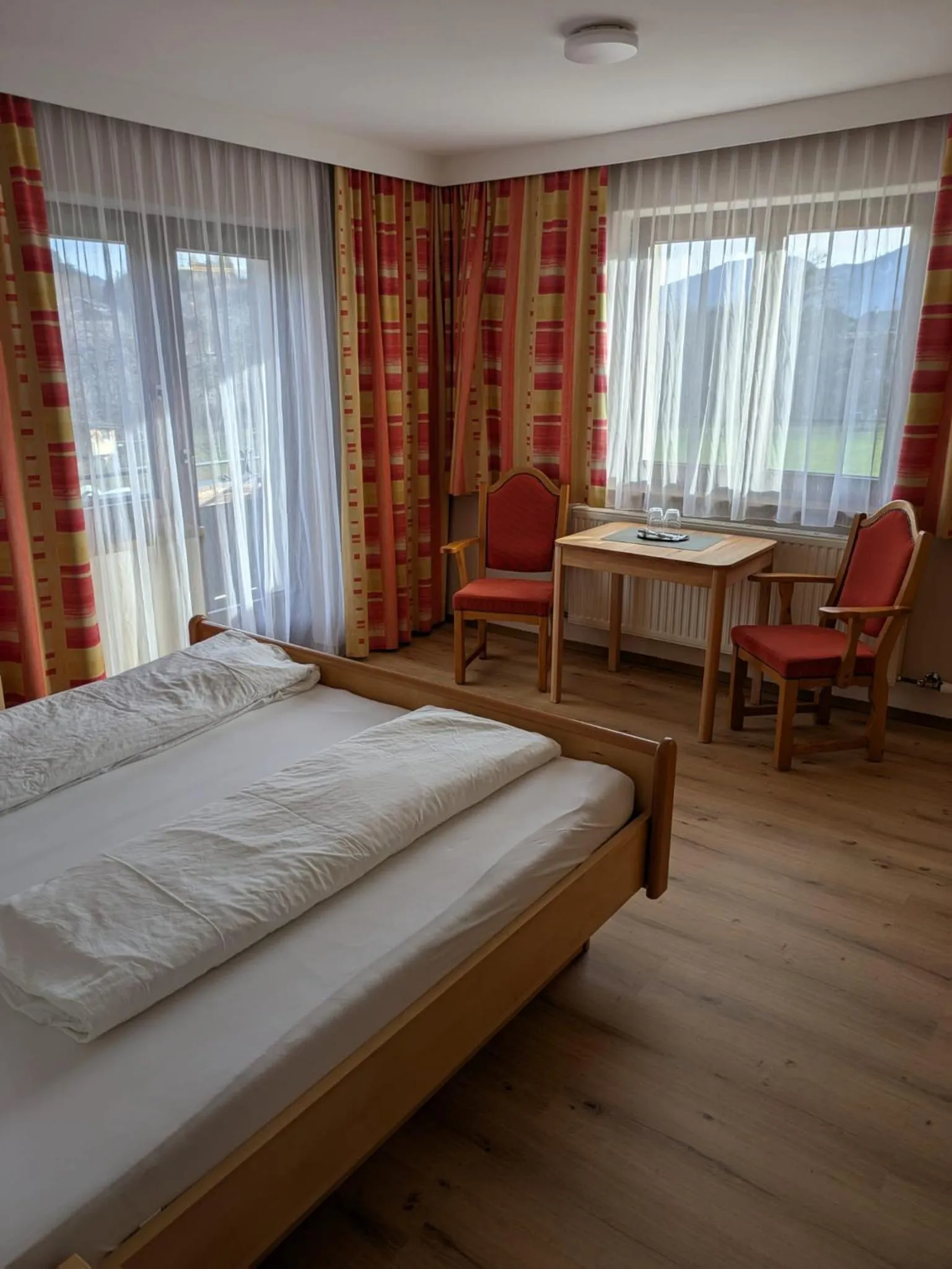 Bed in Pension Handle