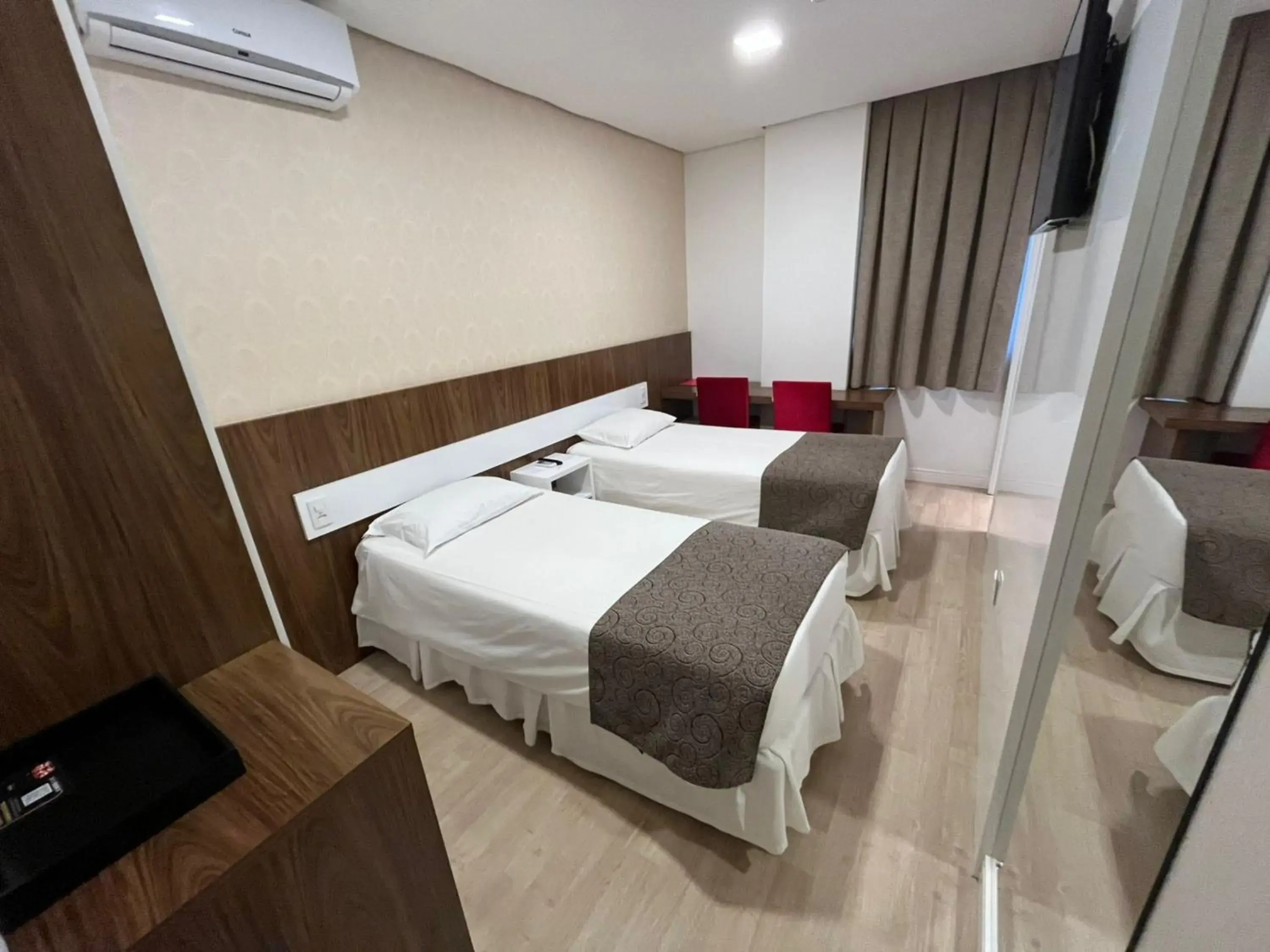 Superior Twin Room in Holiday & Business Hotel - Em frente ao Centro de Eventos e Arena Conda Superior Twin Room in Holiday & Business Hotel - Em frente ao Centro de Eventos e Arena Conda