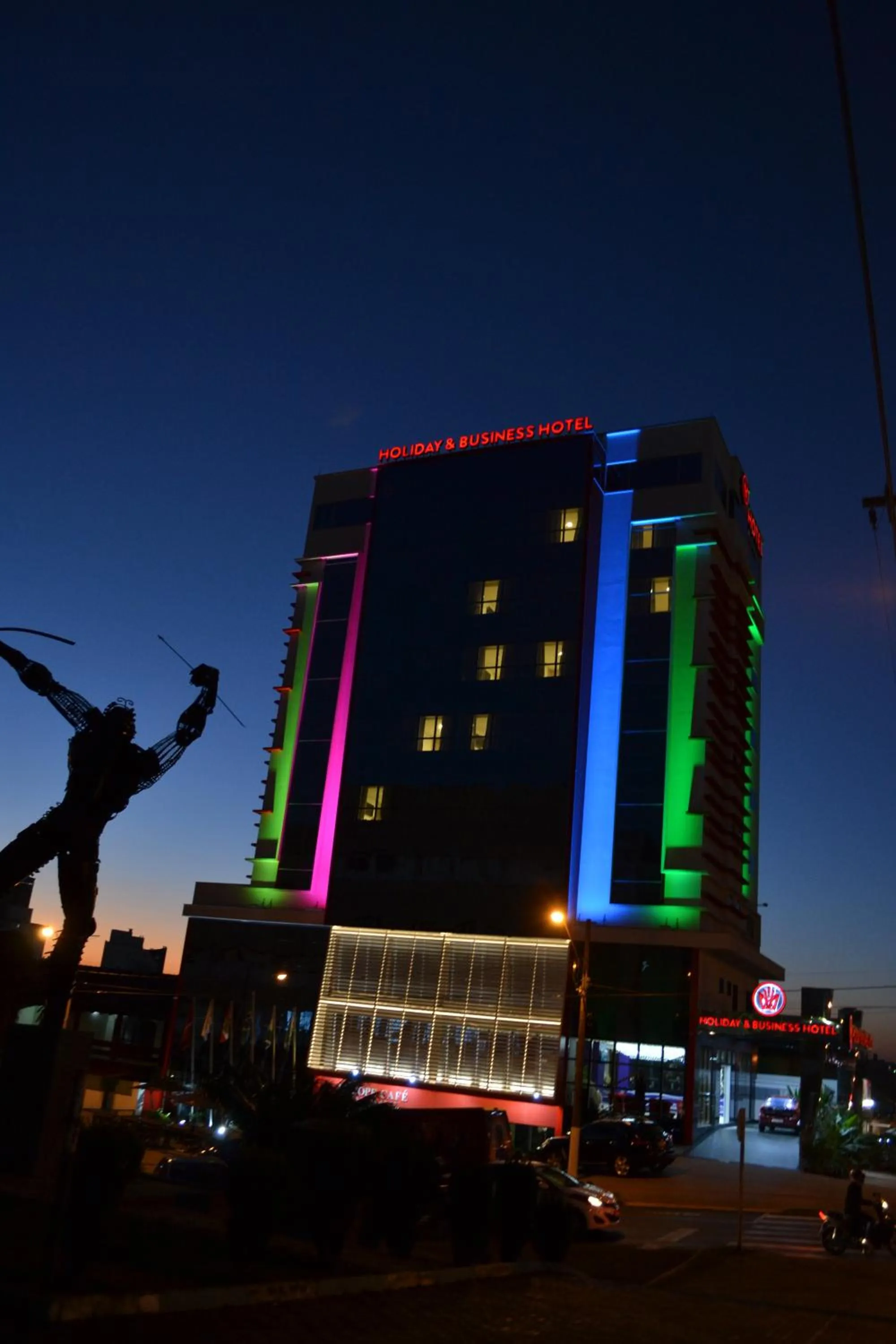 Property building in Holiday & Business Hotel - Em frente ao Centro de Eventos e Arena Conda