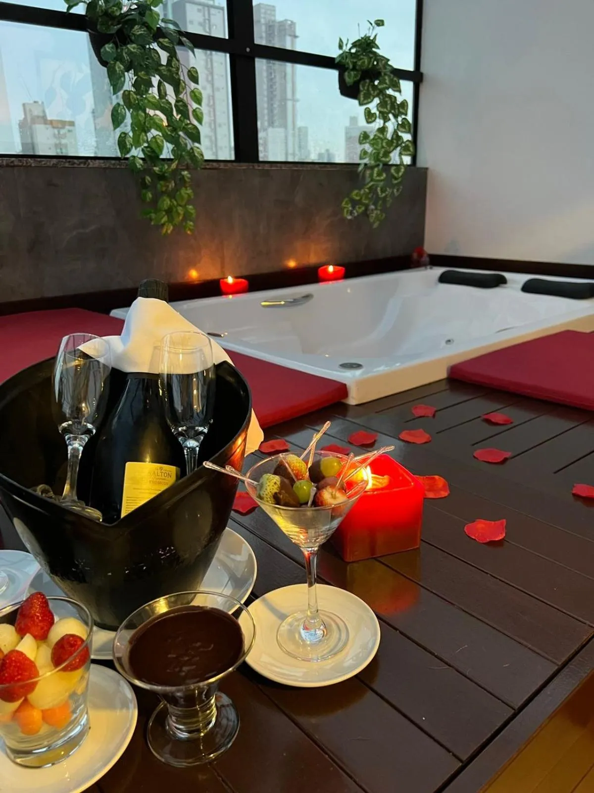 Food and drinks in Holiday & Business Hotel - Em frente ao Centro de Eventos e Arena Conda