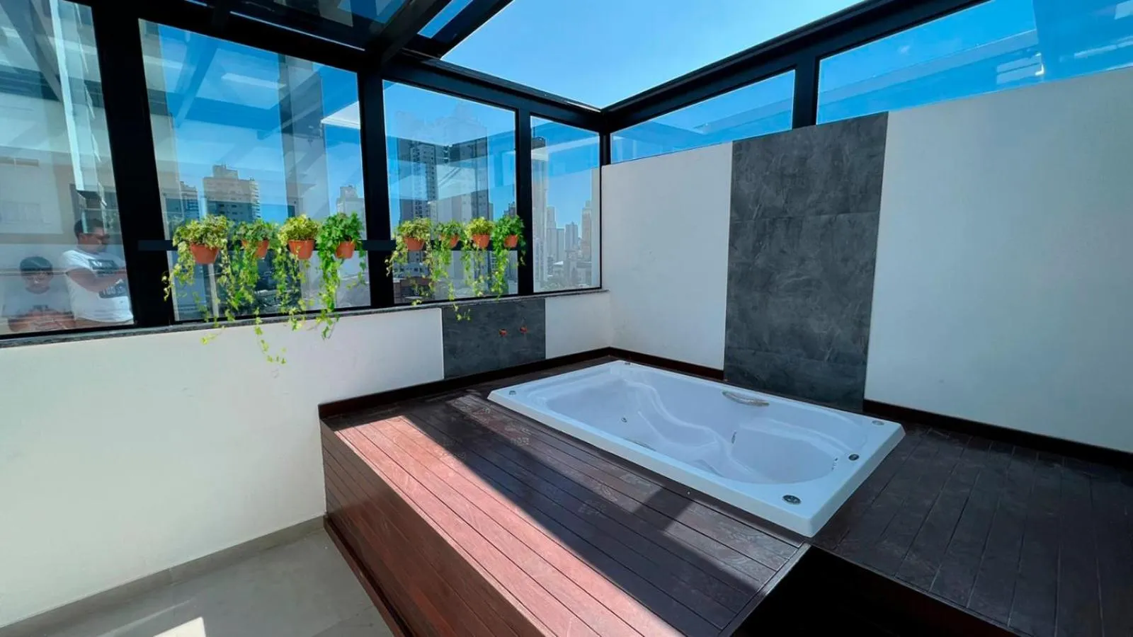 Hot Tub in Holiday & Business Hotel - Em frente ao Centro de Eventos e Arena Conda