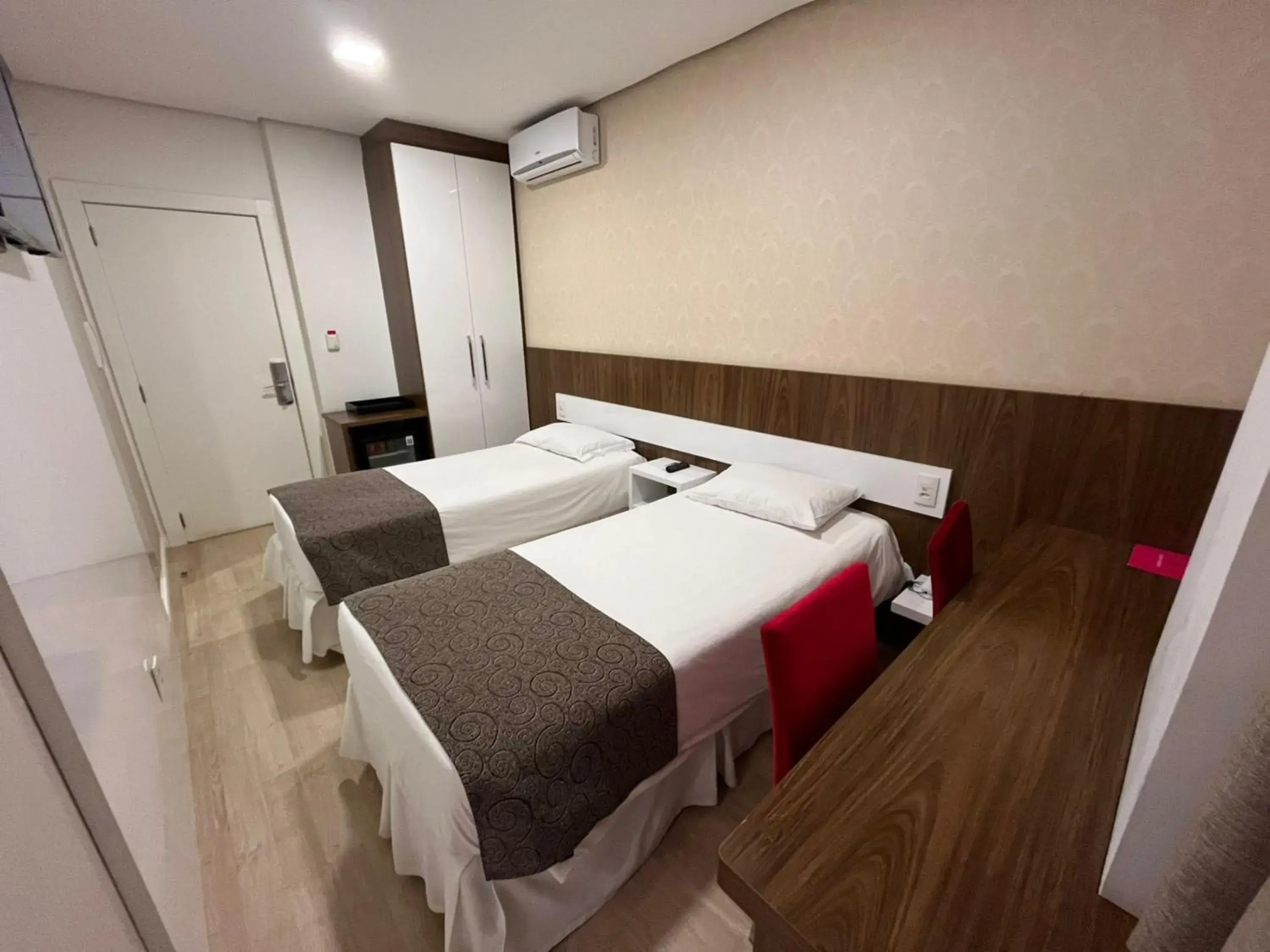 Superior Twin Room in Holiday & Business Hotel - Em frente ao Centro de Eventos e Arena Conda Superior Twin Room in Holiday & Business Hotel - Em frente ao Centro de Eventos e Arena Conda