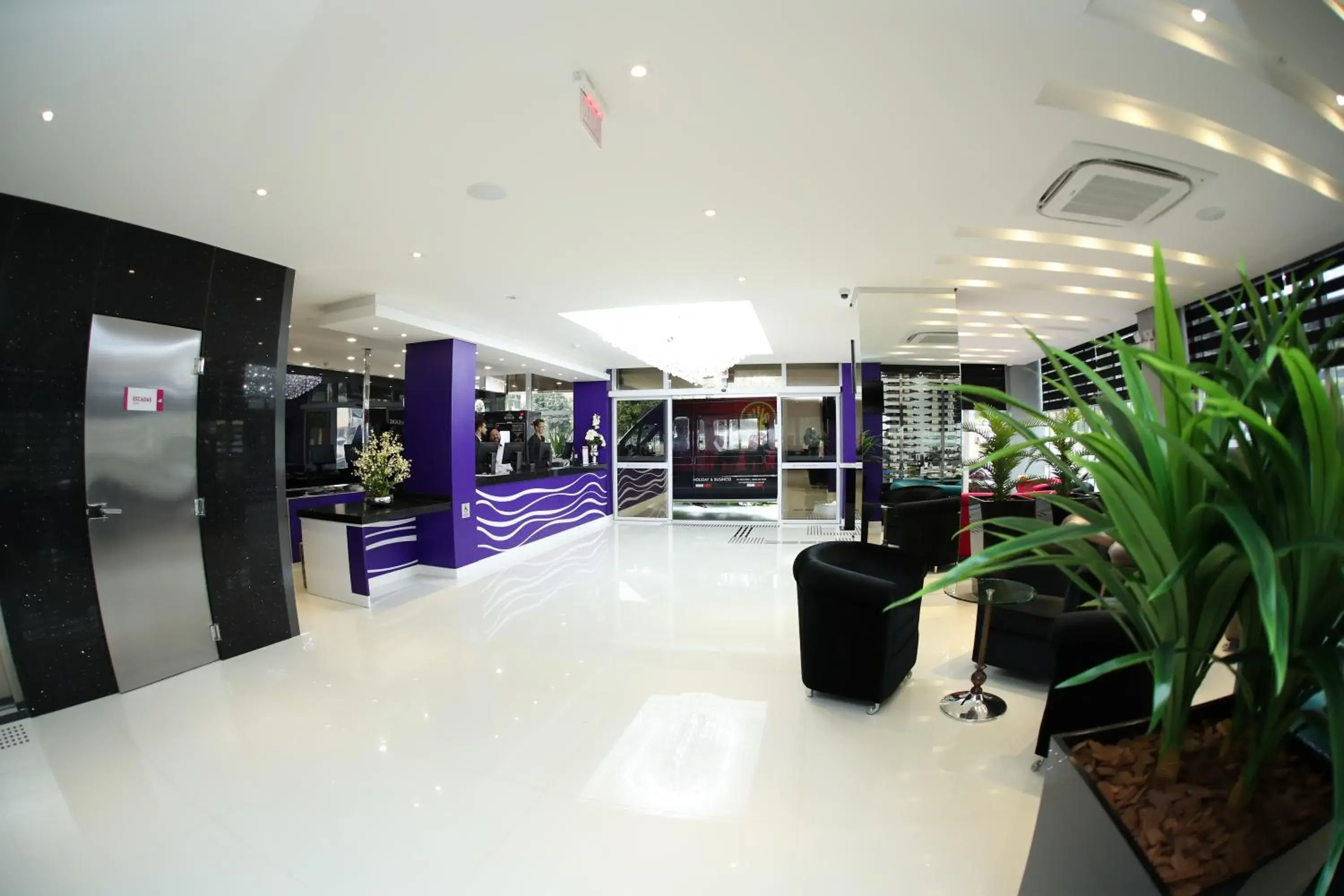 Lobby or reception in Holiday & Business Hotel - Em frente ao Centro de Eventos e Arena Conda Lobby or reception in Holiday & Business Hotel - Em frente ao Centro de Eventos e Arena Conda