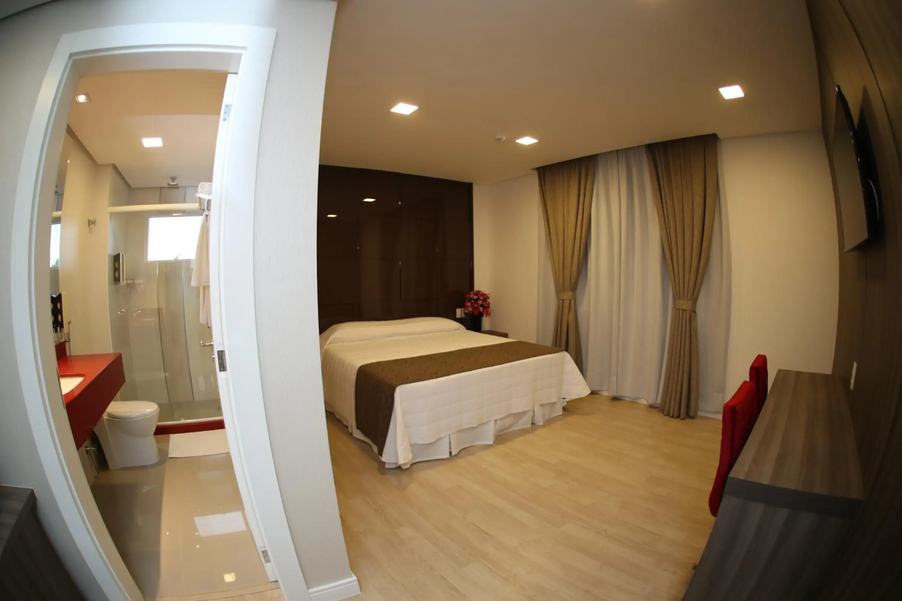 Bedroom, Bed in Holiday & Business Hotel - Em frente ao Centro de Eventos e Arena Conda Bedroom, Bed in Holiday & Business Hotel - Em frente ao Centro de Eventos e Arena Conda