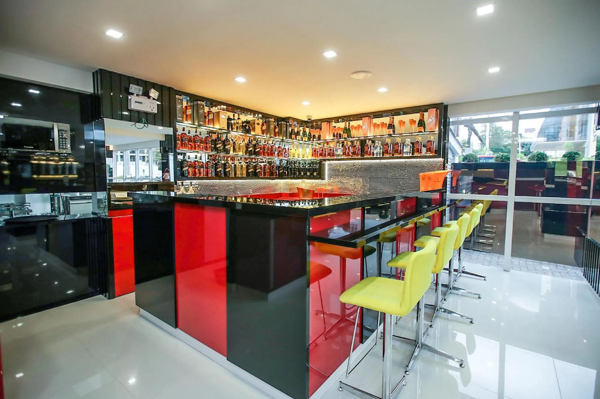 Restaurant/places to eat in Holiday & Business Hotel - Em frente ao Centro de Eventos e Arena Conda