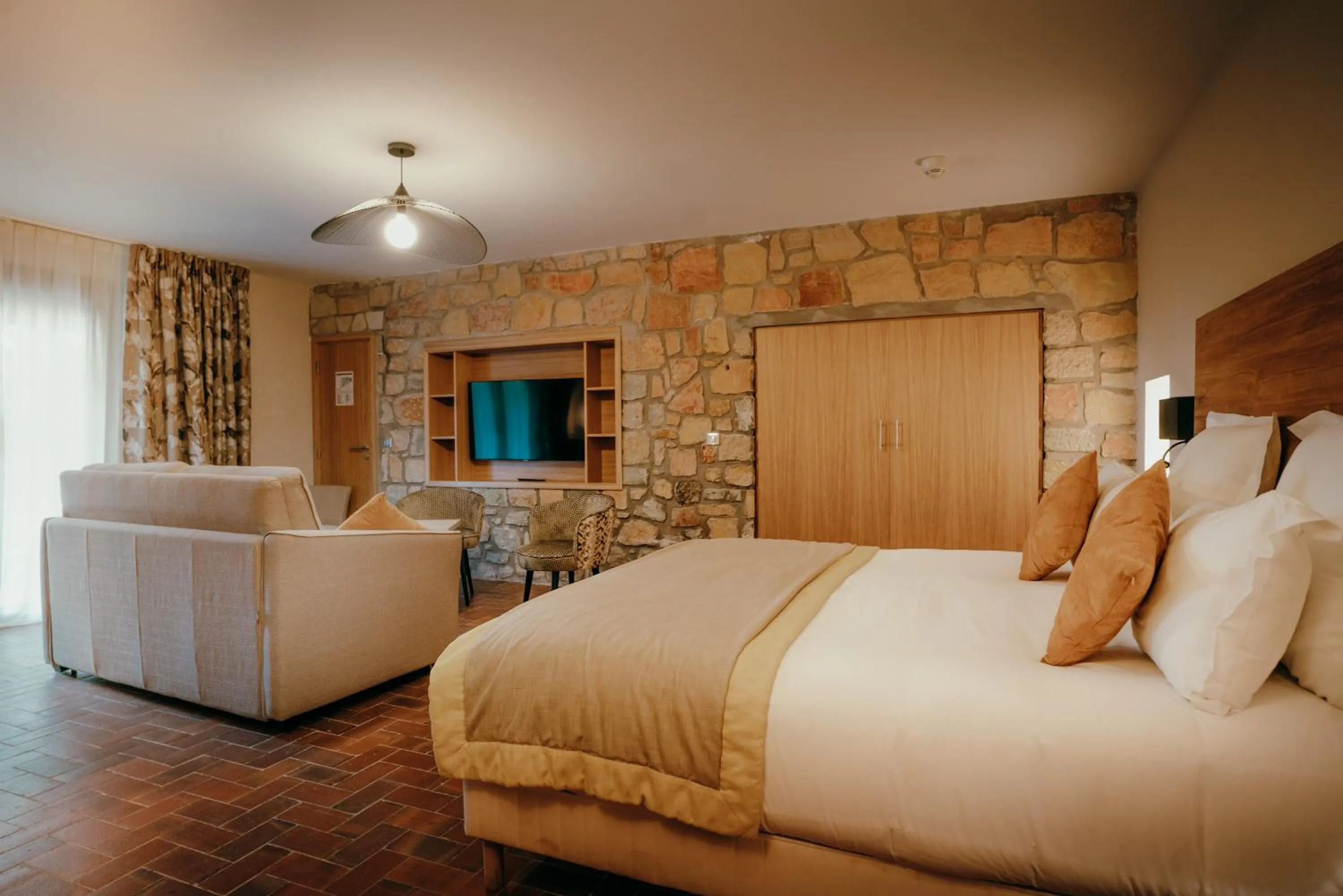 TV and multimedia, Bed in Ermitage de l'Oasis & Spa - Cannes Mandelieu