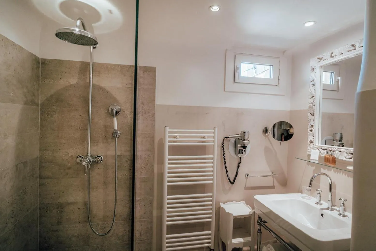 Shower in Ermitage de l'Oasis & Spa - Cannes Mandelieu