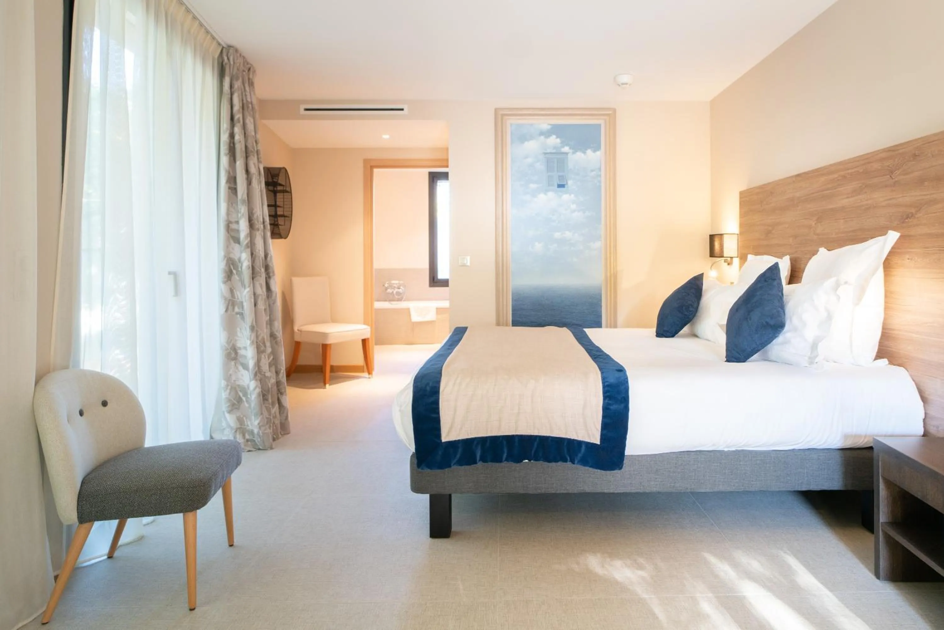 Bedroom, Bed in Ermitage de l'Oasis & Spa - Cannes Mandelieu