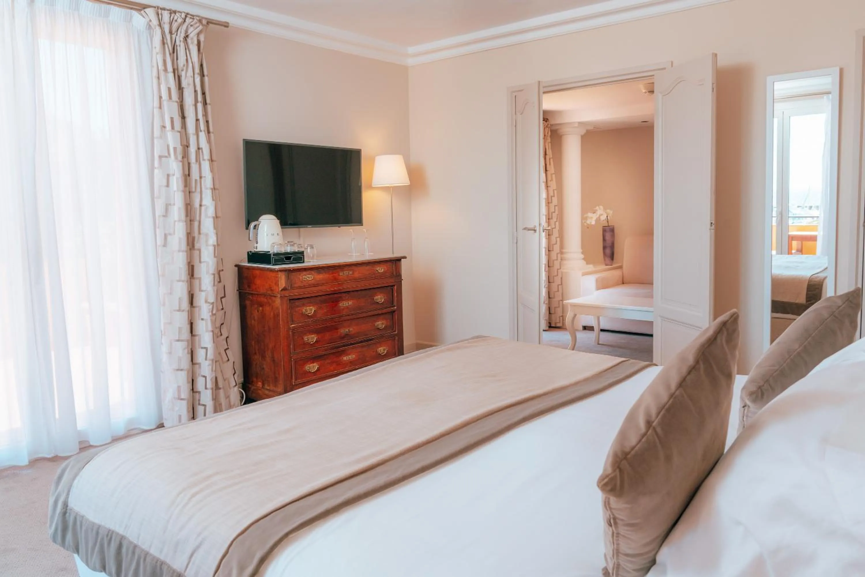 TV and multimedia, Bed in Ermitage de l'Oasis & Spa - Cannes Mandelieu