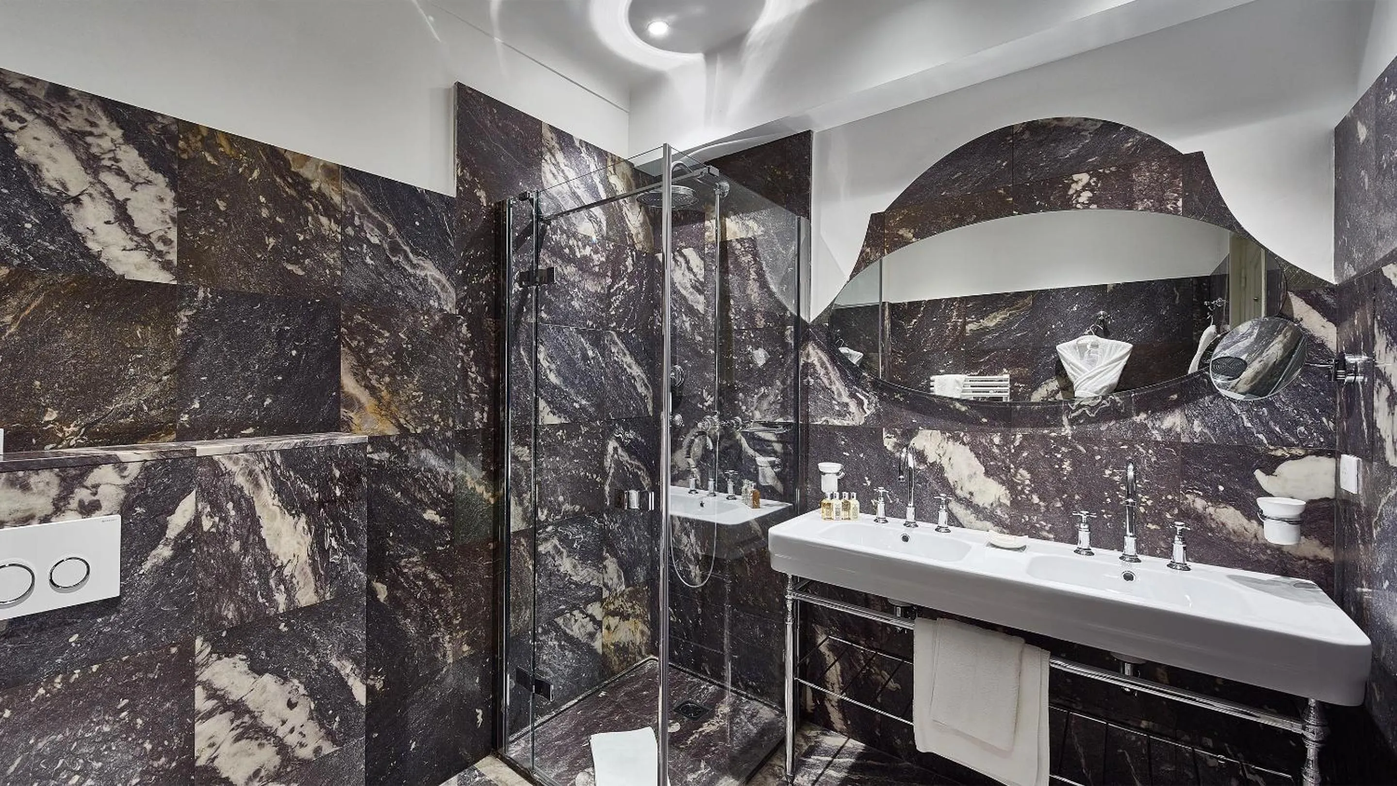 Bathroom in Ermitage de l'Oasis & Spa - Cannes Mandelieu