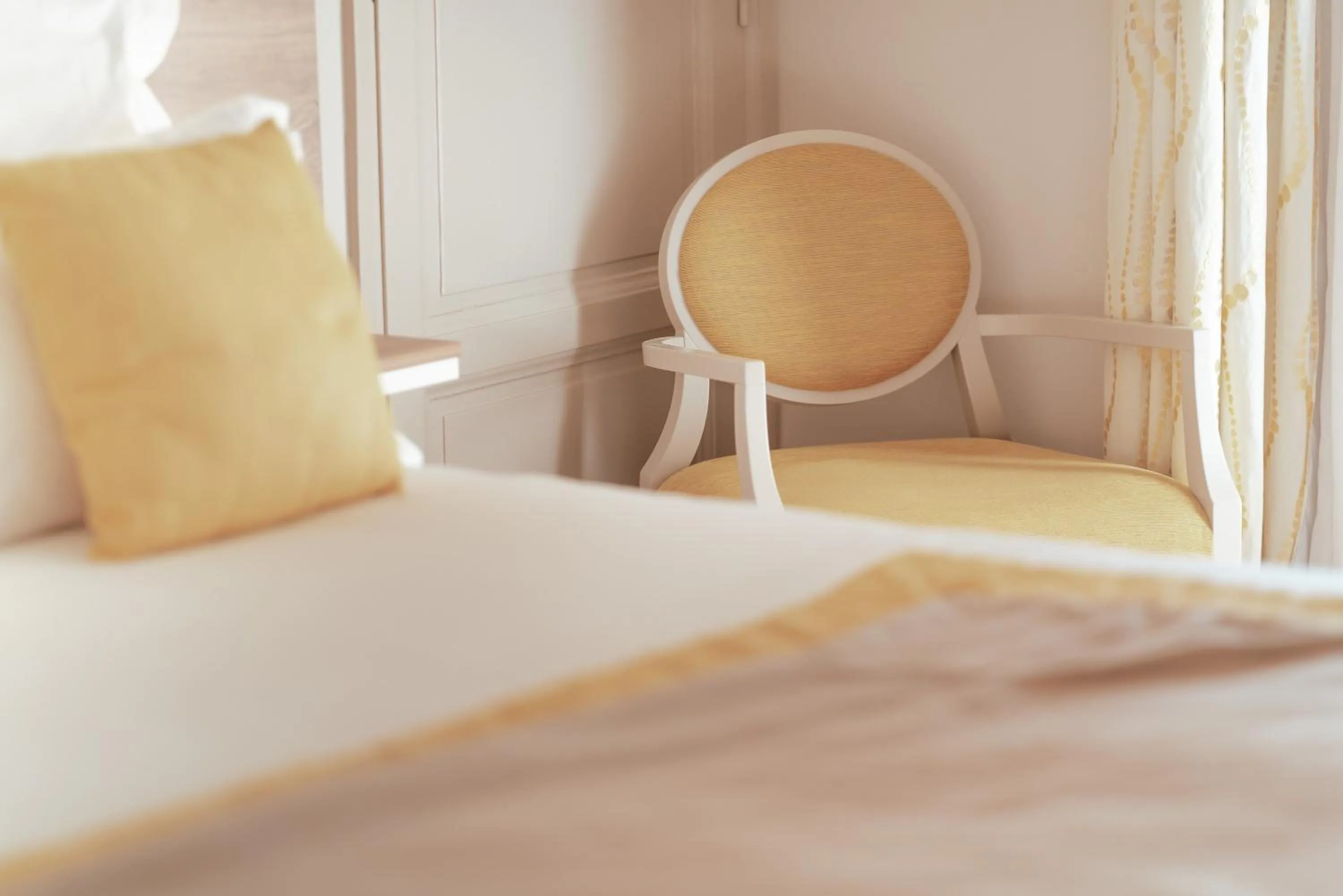 Bed in Ermitage de l'Oasis & Spa - Cannes Mandelieu