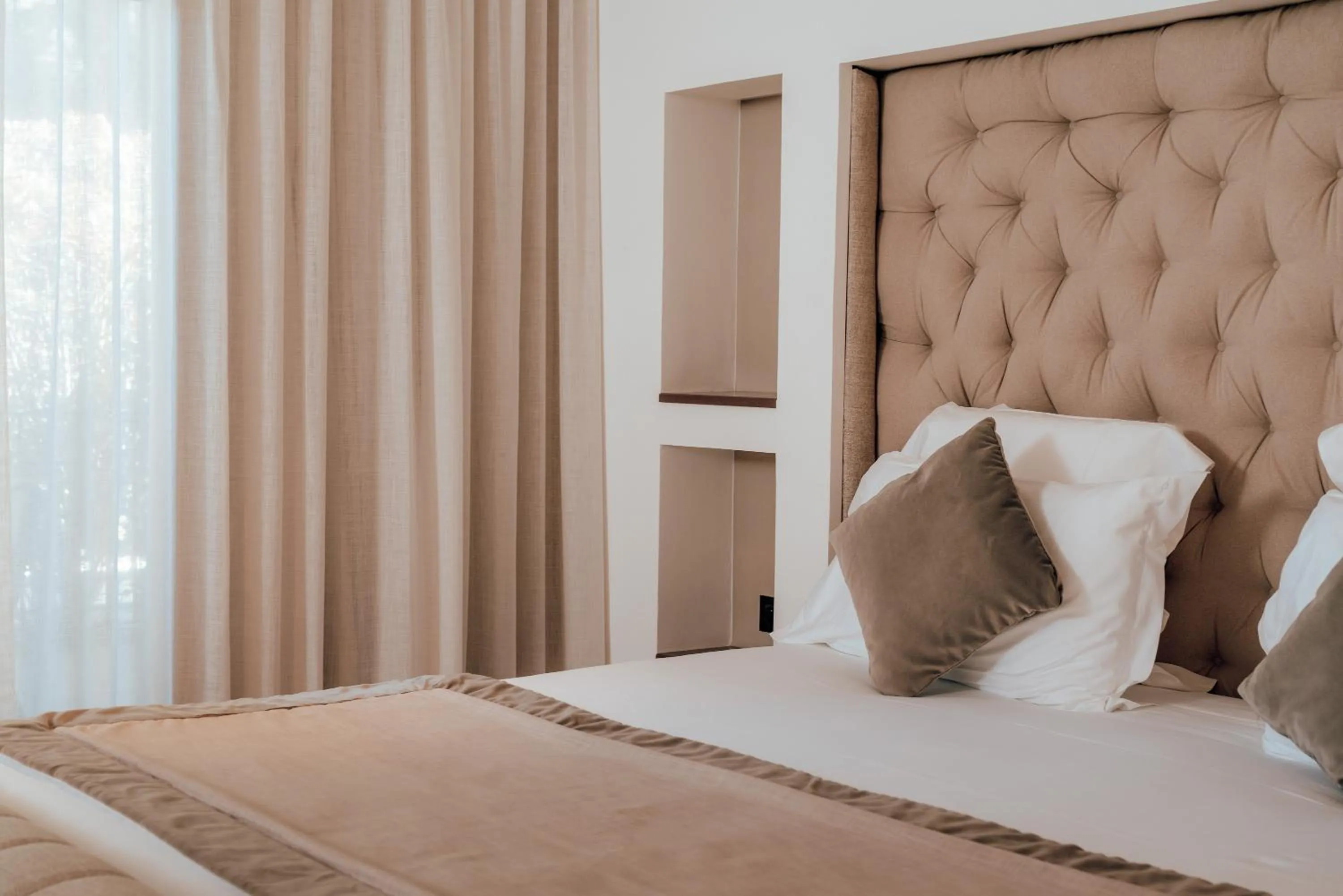 Bedroom, Bed in Ermitage de l'Oasis & Spa - Cannes Mandelieu