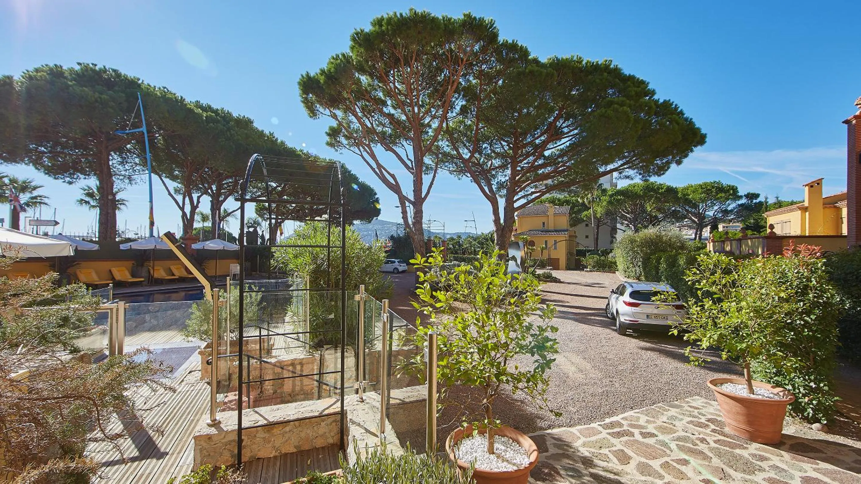 Facade/entrance in Ermitage de l'Oasis & Spa - Cannes Mandelieu