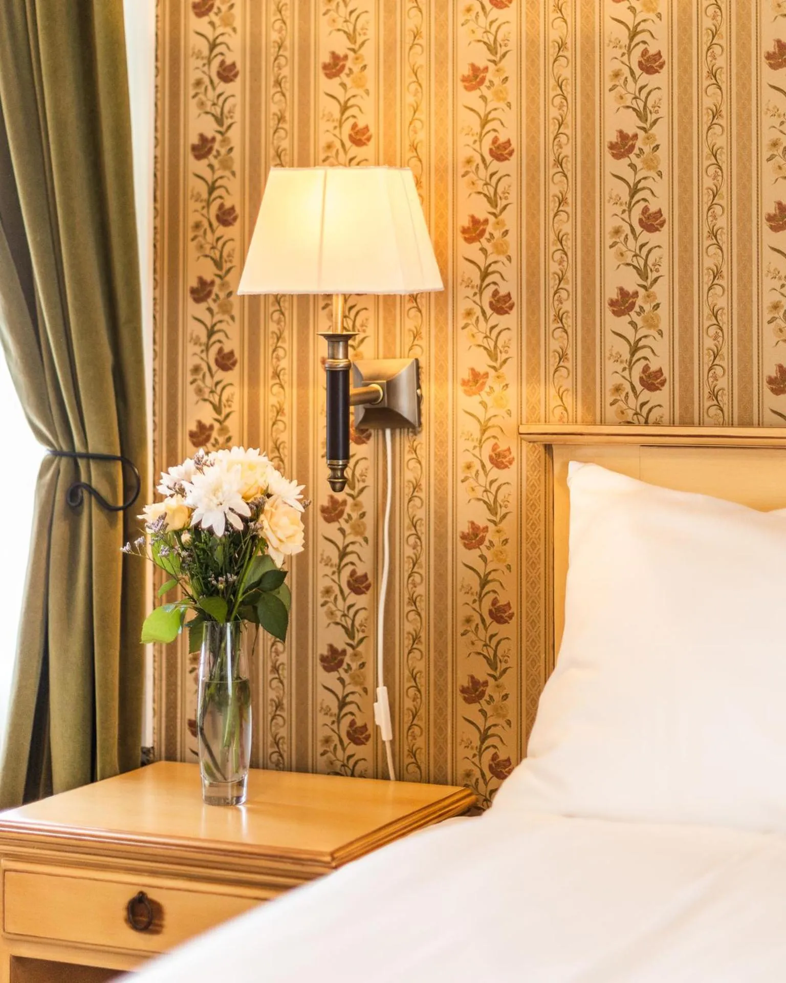 Bed in Fru Haugans Hotel