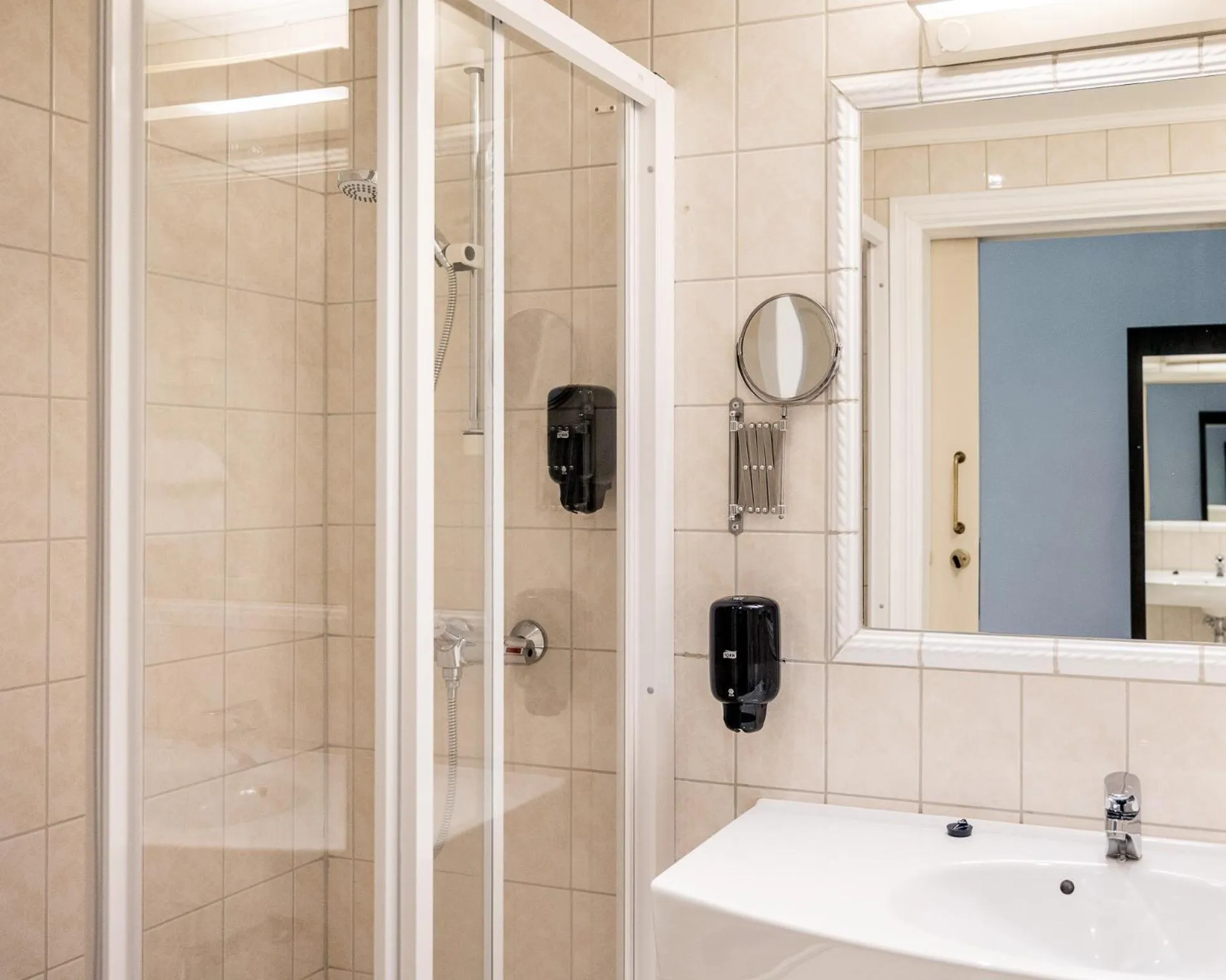 Bathroom in Fru Haugans Hotel